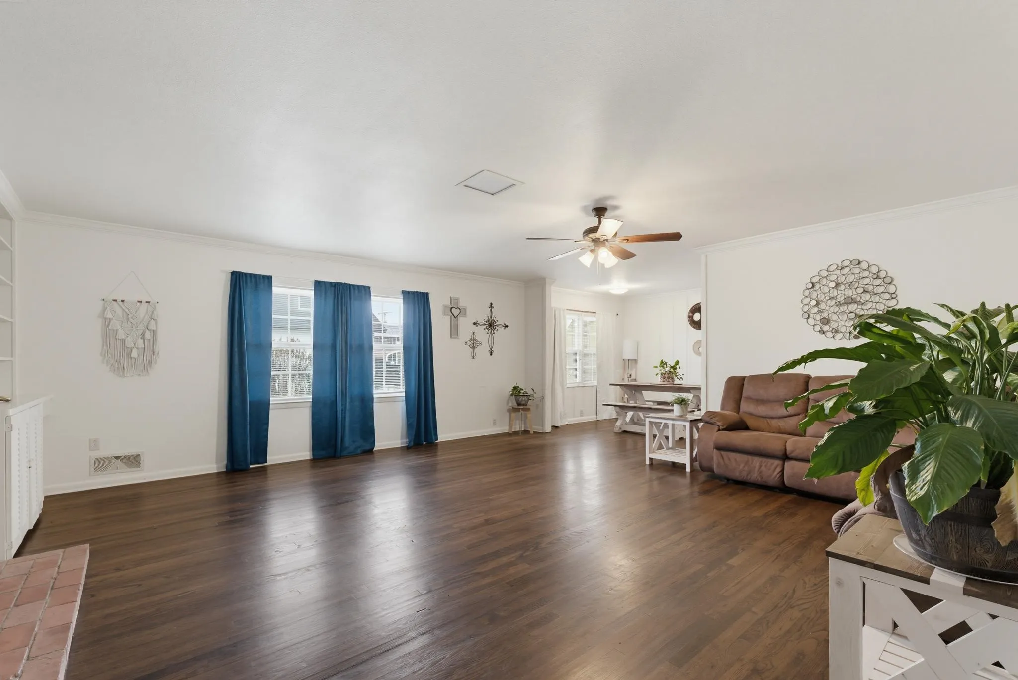 Single Family Residence For Sale in Knox County , 360 S 11th Avenue, Munday, Texas 76371, 4 Bedroom, 2 Bathroom, 2 Garage spaces, 1,932 Sqft, built in 1960, mls#21373346, Real Estate Agent in Munday, Homes For Sale in Knox county, Homes For Sale in Munday, Realtor in Munday Texas, Real Estate Brokerage Independent Realty Texas, Luminita Cordes Realtor