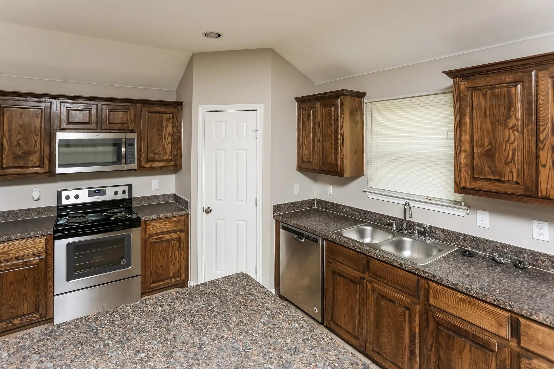 Single Family Residence For Rent in Dallas County , 623 Hilton Drive, Lancaster, Texas 75146, 4 Bedroom, 2 Bathroom, 2 Garage spaces, 1,889 Sqft, built in 2017, mls#21374782, Real Estate Agent in Lancaster, Homes For Rent in Dallas county, Homes For Rent in Lancaster, Realtor in Lancaster Texas, Real Estate Brokerage Independent Realty Texas, Luminita Cordes Realtor