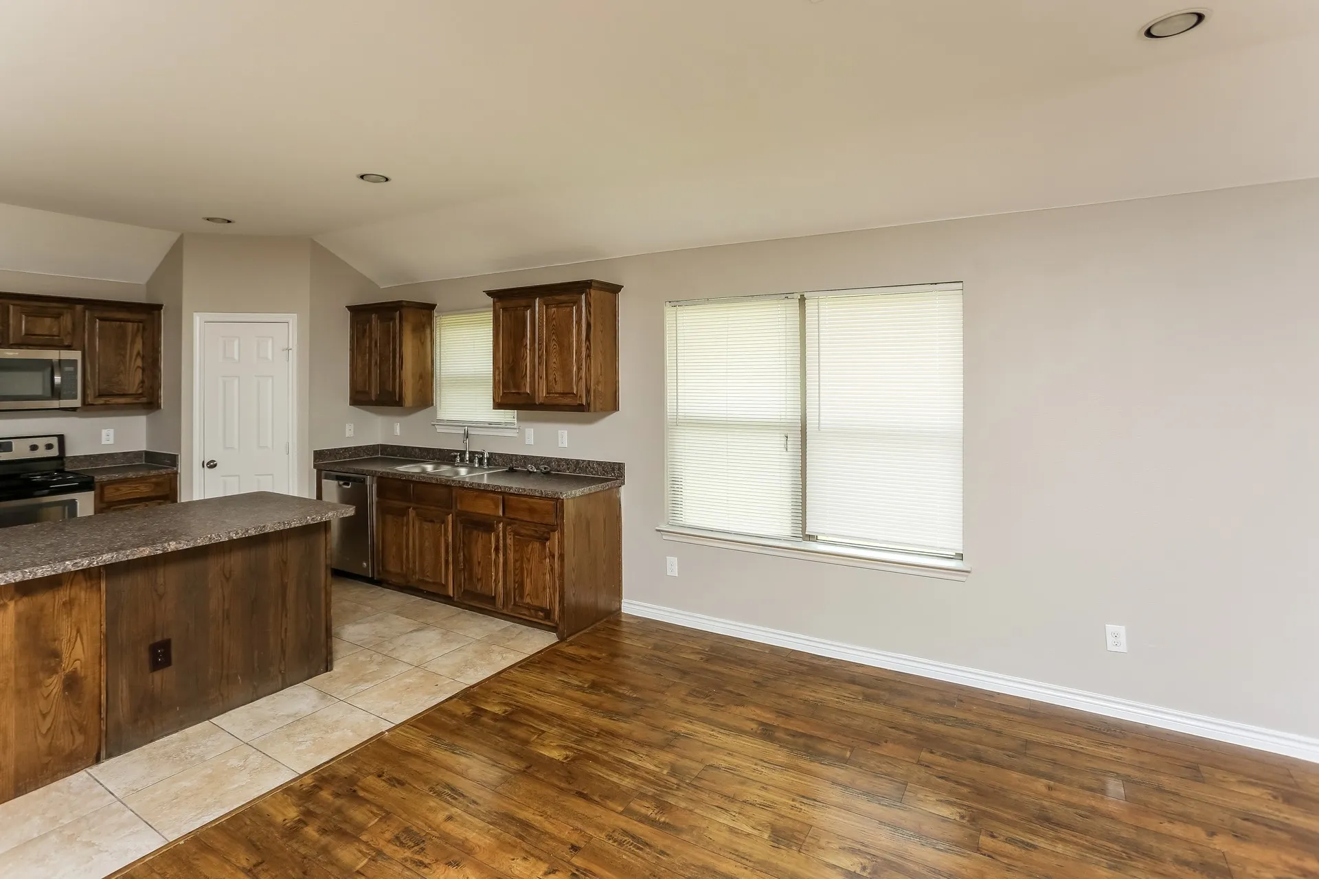 Single Family Residence For Rent in Dallas County , 623 Hilton Drive, Lancaster, Texas 75146, 4 Bedroom, 2 Bathroom, 2 Garage spaces, 1,889 Sqft, built in 2017, mls#21374782, Real Estate Agent in Lancaster, Homes For Rent in Dallas county, Homes For Rent in Lancaster, Realtor in Lancaster Texas, Real Estate Brokerage Independent Realty Texas, Luminita Cordes Realtor