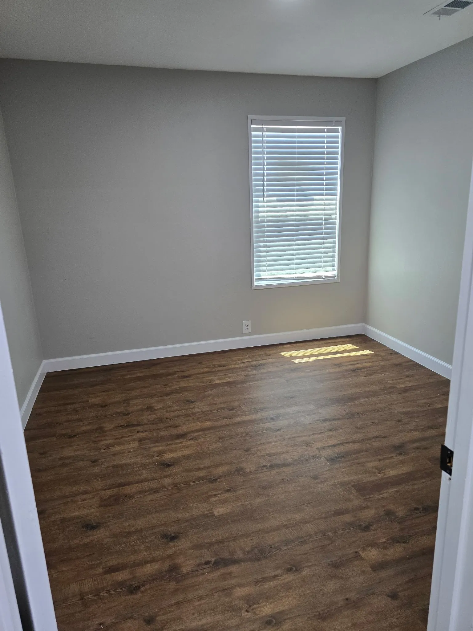 Single Family Residence For Rent in Grayson County , 412 SMITH ROW 1, Sherman, Texas 75090, 3 Bedroom, 1 Bathroom, 2 Garage spaces, 748 Sqft, built in 1970, mls#21374792, Real Estate Agent in Sherman, Homes For Rent in Grayson county, Homes For Rent in Sherman, Realtor in Sherman Texas, Real Estate Brokerage Independent Realty Texas, Luminita Cordes Realtor