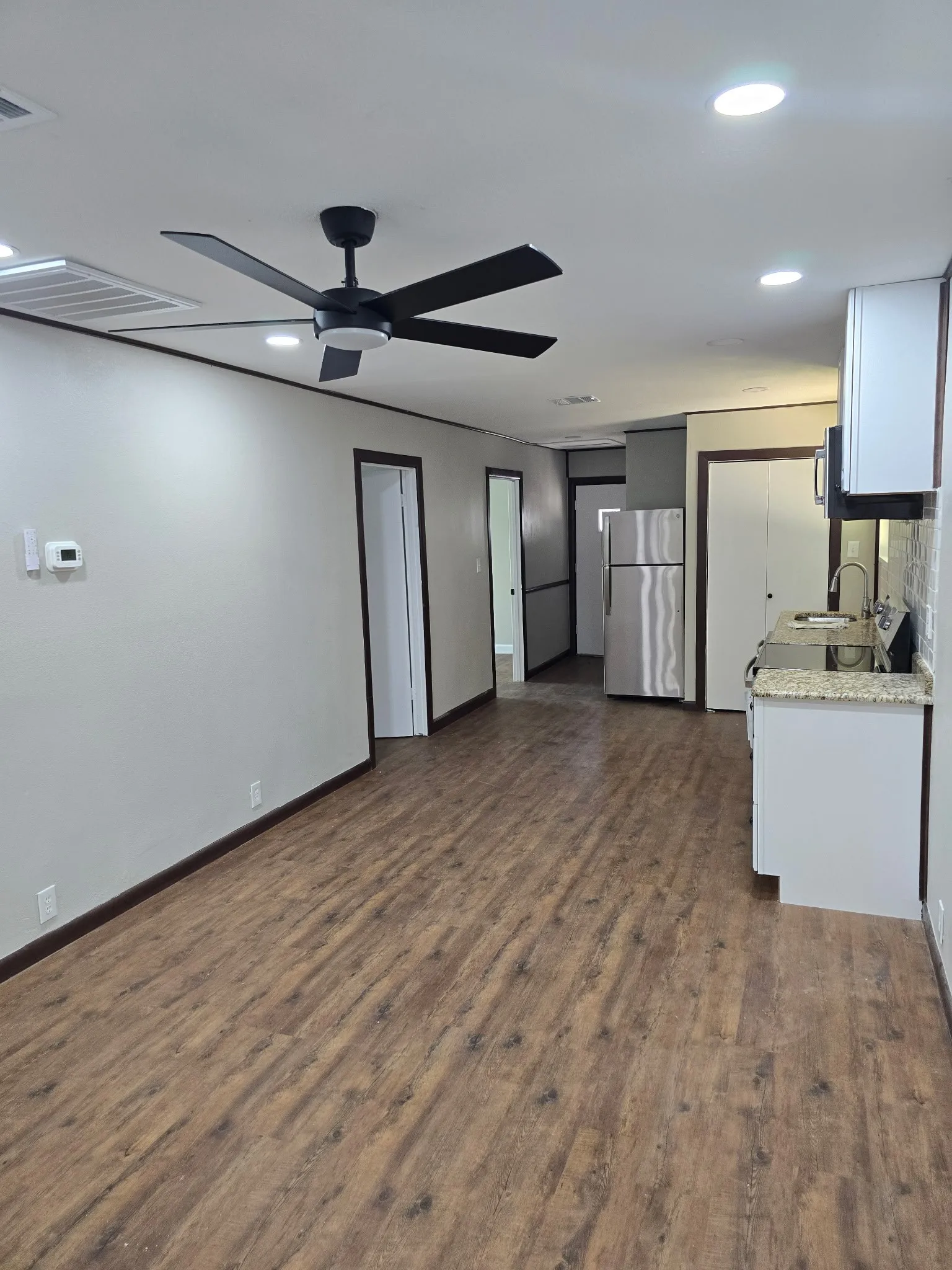Single Family Residence For Rent in Grayson County , 412 SMITH ROW 1, Sherman, Texas 75090, 3 Bedroom, 1 Bathroom, 2 Garage spaces, 748 Sqft, built in 1970, mls#21374792, Real Estate Agent in Sherman, Homes For Rent in Grayson county, Homes For Rent in Sherman, Realtor in Sherman Texas, Real Estate Brokerage Independent Realty Texas, Luminita Cordes Realtor