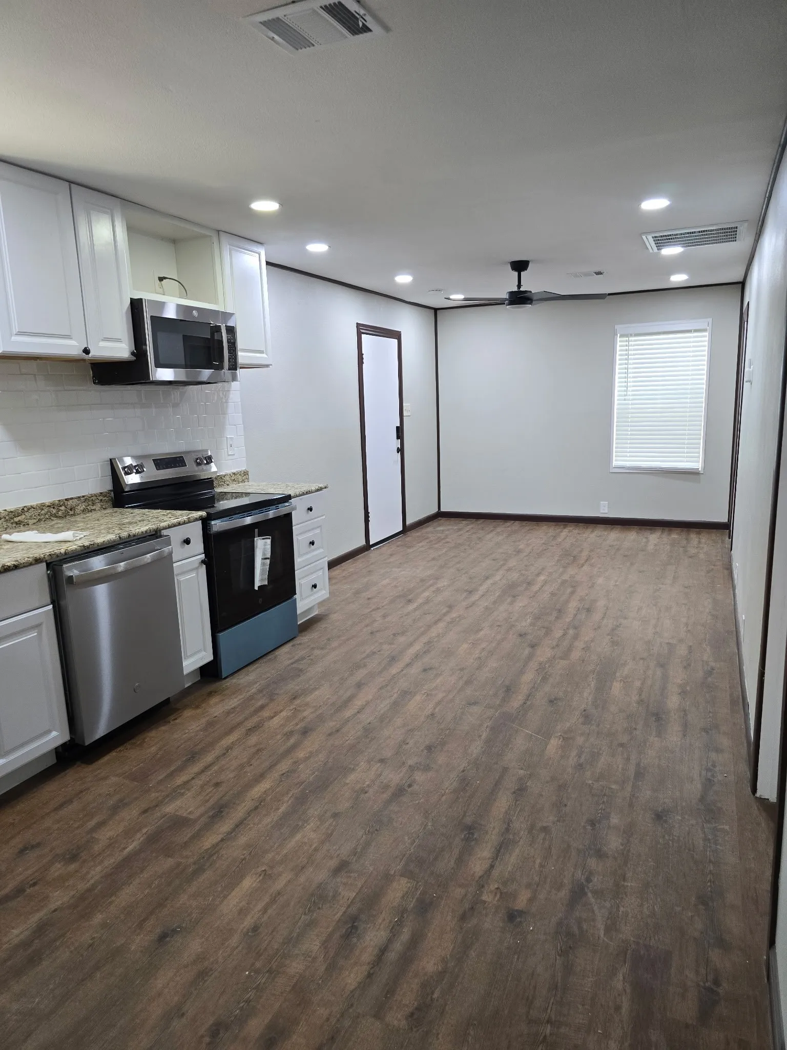 Single Family Residence For Rent in Grayson County , 412 SMITH ROW 1, Sherman, Texas 75090, 3 Bedroom, 1 Bathroom, 2 Garage spaces, 748 Sqft, built in 1970, mls#21374792, Real Estate Agent in Sherman, Homes For Rent in Grayson county, Homes For Rent in Sherman, Realtor in Sherman Texas, Real Estate Brokerage Independent Realty Texas, Luminita Cordes Realtor