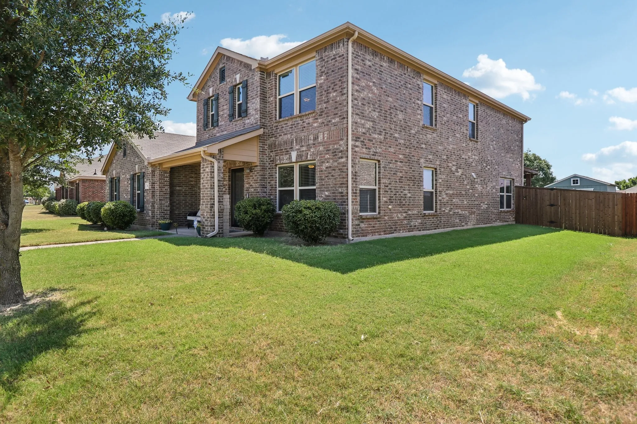 Single Family Residence For Rent in Dallas County , 716 Snowy Orchid Lane, De Soto, Texas 75115, 4 Bedroom, 3 Bathroom, 2 Garage spaces, 2,918 Sqft, built in 2015, mls#21373946, Real Estate Agent in De Soto, Homes For Rent in Dallas county, Homes For Rent in De Soto, Realtor in De Soto Texas, Real Estate Brokerage Independent Realty Texas, Luminita Cordes Realtor