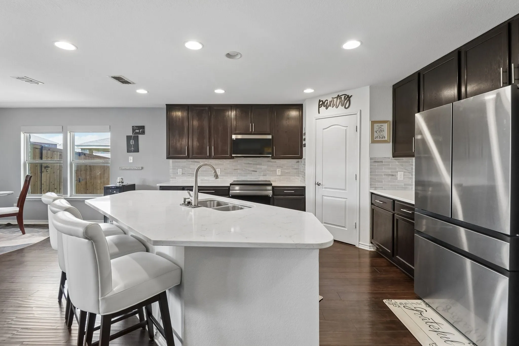 Single Family Residence For Rent in Dallas County , 716 Snowy Orchid Lane, De Soto, Texas 75115, 4 Bedroom, 3 Bathroom, 2 Garage spaces, 2,918 Sqft, built in 2015, mls#21373946, Real Estate Agent in De Soto, Homes For Rent in Dallas county, Homes For Rent in De Soto, Realtor in De Soto Texas, Real Estate Brokerage Independent Realty Texas, Luminita Cordes Realtor