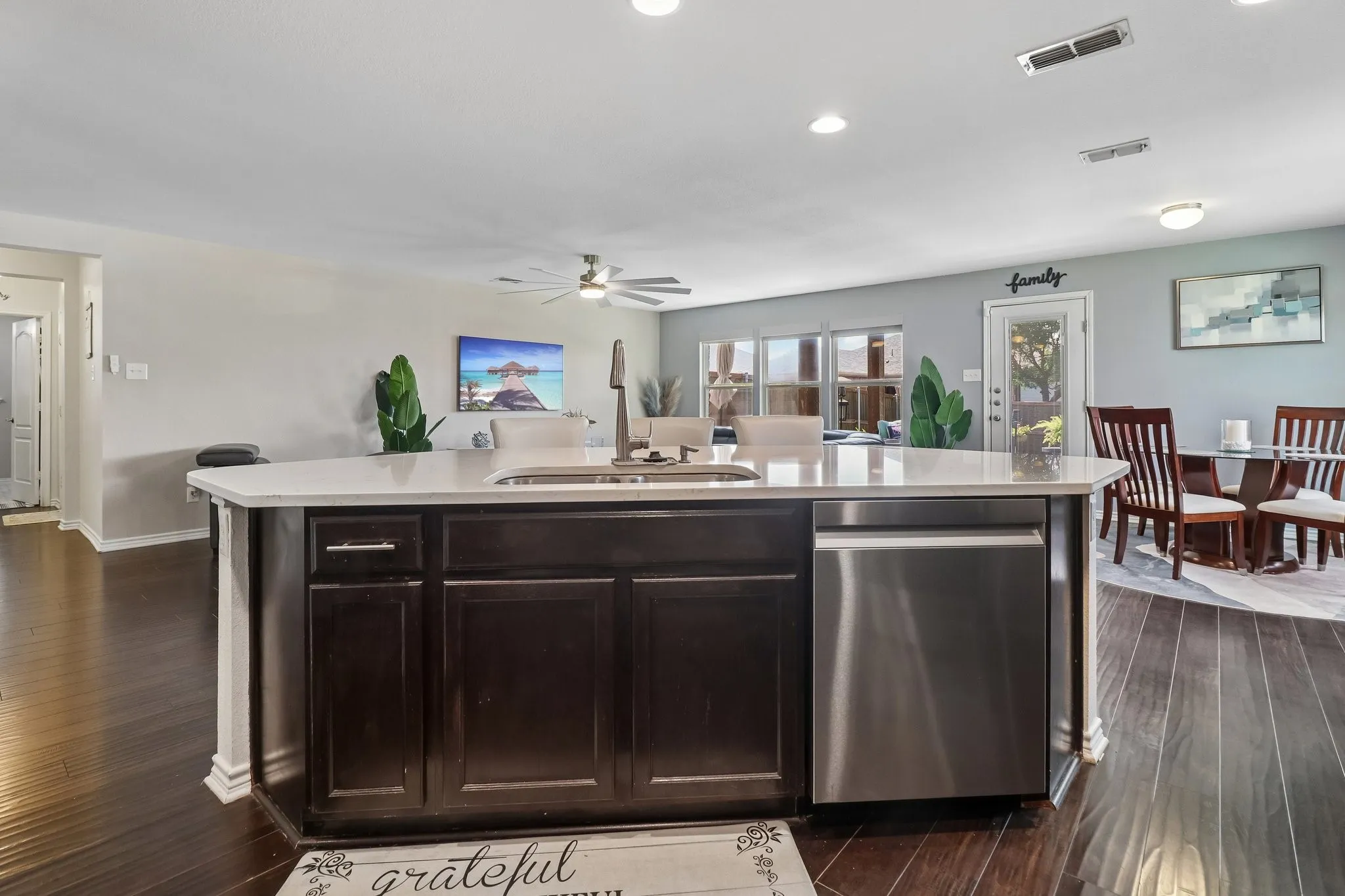 Single Family Residence For Rent in Dallas County , 716 Snowy Orchid Lane, De Soto, Texas 75115, 4 Bedroom, 3 Bathroom, 2 Garage spaces, 2,918 Sqft, built in 2015, mls#21373946, Real Estate Agent in De Soto, Homes For Rent in Dallas county, Homes For Rent in De Soto, Realtor in De Soto Texas, Real Estate Brokerage Independent Realty Texas, Luminita Cordes Realtor