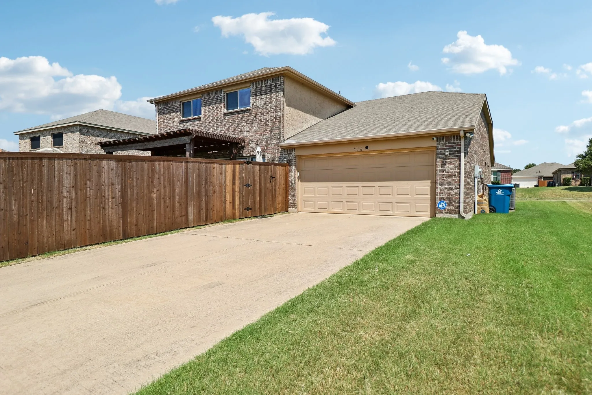 Single Family Residence For Rent in Dallas County , 716 Snowy Orchid Lane, De Soto, Texas 75115, 4 Bedroom, 3 Bathroom, 2 Garage spaces, 2,918 Sqft, built in 2015, mls#21373946, Real Estate Agent in De Soto, Homes For Rent in Dallas county, Homes For Rent in De Soto, Realtor in De Soto Texas, Real Estate Brokerage Independent Realty Texas, Luminita Cordes Realtor