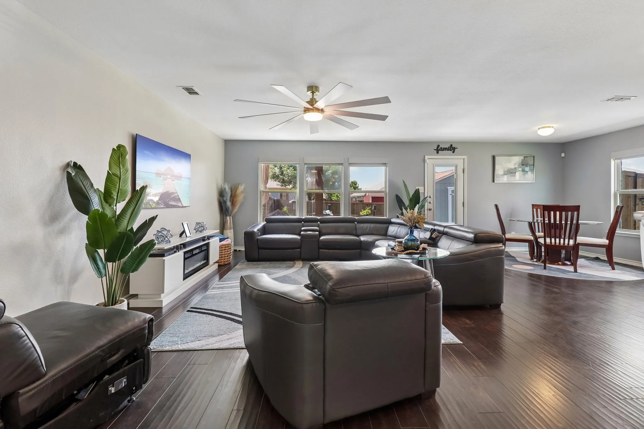 Single Family Residence For Rent in Dallas County , 716 Snowy Orchid Lane, De Soto, Texas 75115, 4 Bedroom, 3 Bathroom, 2 Garage spaces, 2,918 Sqft, built in 2015, mls#21373946, Real Estate Agent in De Soto, Homes For Rent in Dallas county, Homes For Rent in De Soto, Realtor in De Soto Texas, Real Estate Brokerage Independent Realty Texas, Luminita Cordes Realtor