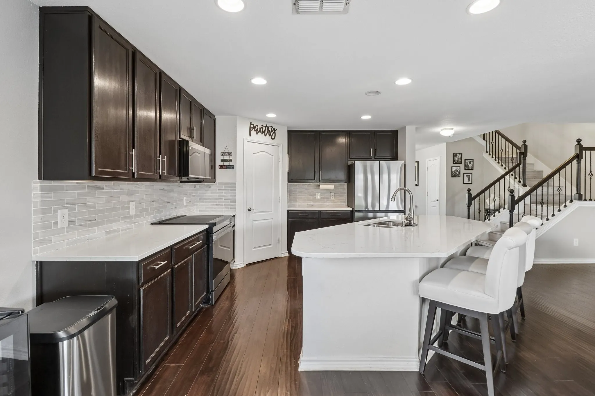 Single Family Residence For Rent in Dallas County , 716 Snowy Orchid Lane, De Soto, Texas 75115, 4 Bedroom, 3 Bathroom, 2 Garage spaces, 2,918 Sqft, built in 2015, mls#21373946, Real Estate Agent in De Soto, Homes For Rent in Dallas county, Homes For Rent in De Soto, Realtor in De Soto Texas, Real Estate Brokerage Independent Realty Texas, Luminita Cordes Realtor