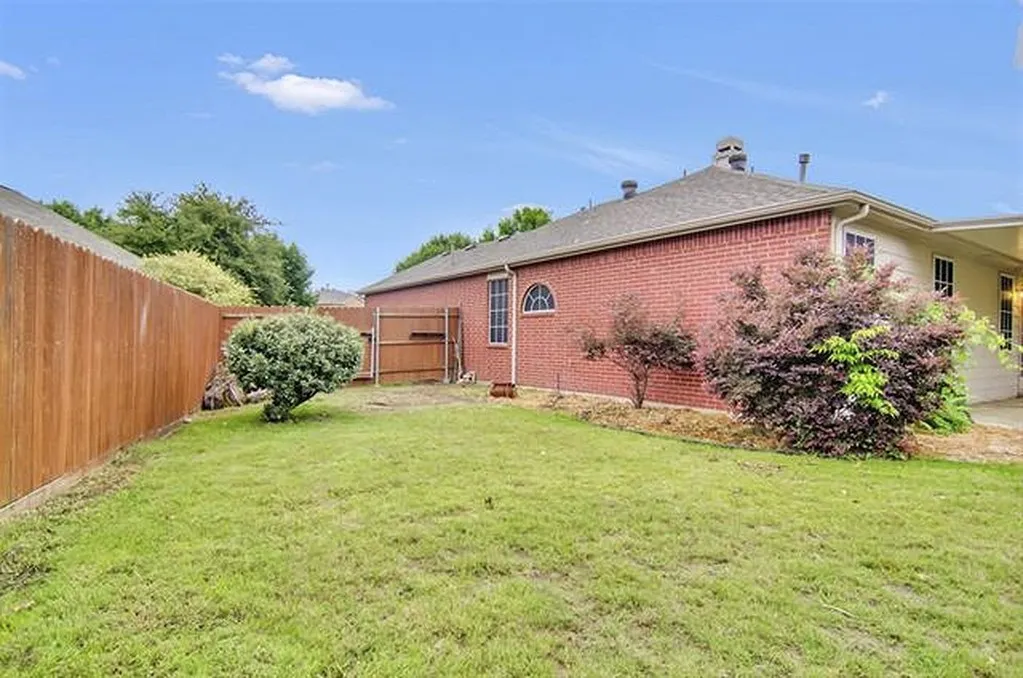 Single Family Residence For Rent in Tarrant County , 8409 Island Court, Fort Worth, Texas 76137, 3 Bedroom, 2 Bathroom, 2 Garage spaces, 1,605 Sqft, built in 2001, mls#21359076, Real Estate Agent in Fort Worth, Homes For Rent in Tarrant county, Homes For Rent in Fort Worth, Realtor in Fort Worth Texas, Real Estate Brokerage Independent Realty Texas, Luminita Cordes Realtor