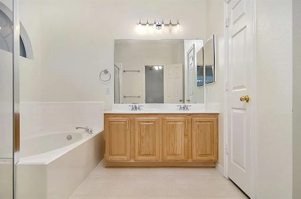 Single Family Residence For Rent in Tarrant County , 8409 Island Court, Fort Worth, Texas 76137, 3 Bedroom, 2 Bathroom, 2 Garage spaces, 1,605 Sqft, built in 2001, mls#21359076, Real Estate Agent in Fort Worth, Homes For Rent in Tarrant county, Homes For Rent in Fort Worth, Realtor in Fort Worth Texas, Real Estate Brokerage Independent Realty Texas, Luminita Cordes Realtor