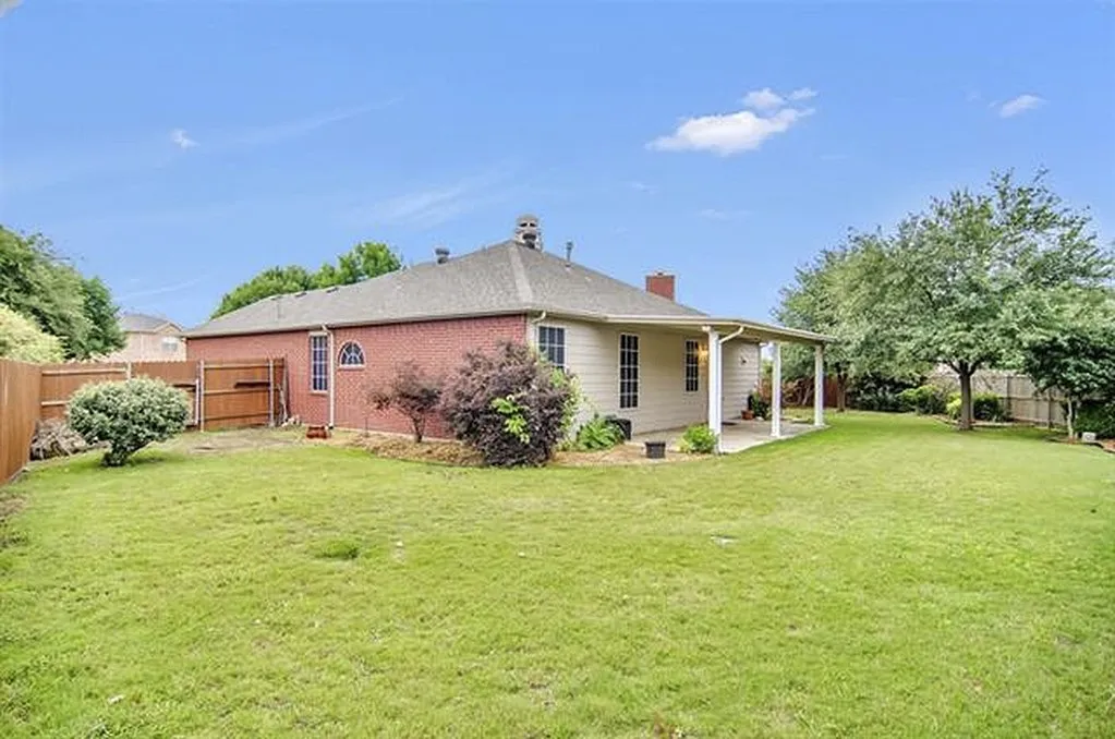 Single Family Residence For Rent in Tarrant County , 8409 Island Court, Fort Worth, Texas 76137, 3 Bedroom, 2 Bathroom, 2 Garage spaces, 1,605 Sqft, built in 2001, mls#21359076, Real Estate Agent in Fort Worth, Homes For Rent in Tarrant county, Homes For Rent in Fort Worth, Realtor in Fort Worth Texas, Real Estate Brokerage Independent Realty Texas, Luminita Cordes Realtor