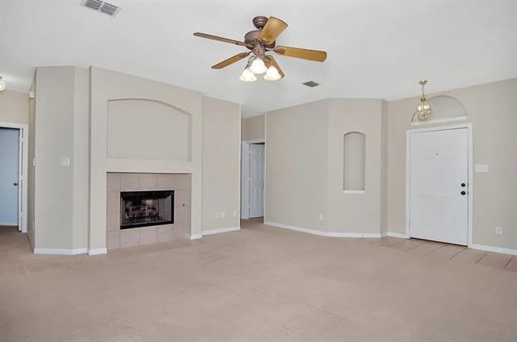 Single Family Residence For Rent in Tarrant County , 8409 Island Court, Fort Worth, Texas 76137, 3 Bedroom, 2 Bathroom, 2 Garage spaces, 1,605 Sqft, built in 2001, mls#21359076, Real Estate Agent in Fort Worth, Homes For Rent in Tarrant county, Homes For Rent in Fort Worth, Realtor in Fort Worth Texas, Real Estate Brokerage Independent Realty Texas, Luminita Cordes Realtor