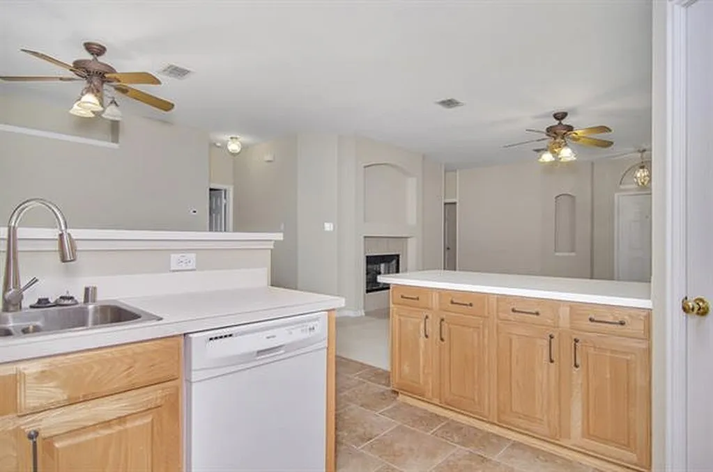 Single Family Residence For Rent in Tarrant County , 8409 Island Court, Fort Worth, Texas 76137, 3 Bedroom, 2 Bathroom, 2 Garage spaces, 1,605 Sqft, built in 2001, mls#21359076, Real Estate Agent in Fort Worth, Homes For Rent in Tarrant county, Homes For Rent in Fort Worth, Realtor in Fort Worth Texas, Real Estate Brokerage Independent Realty Texas, Luminita Cordes Realtor