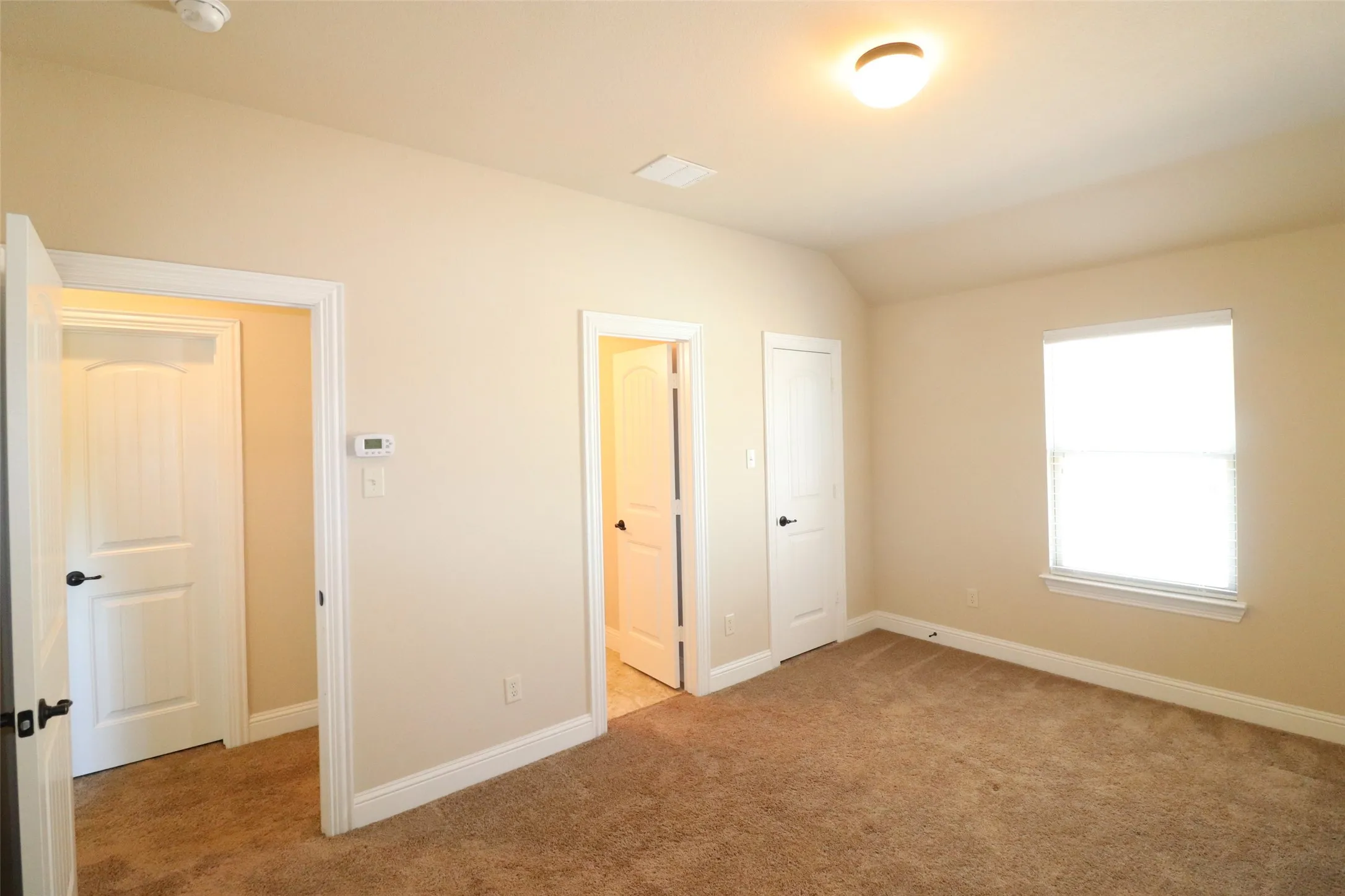 Neutral wall tones with carpet flooring