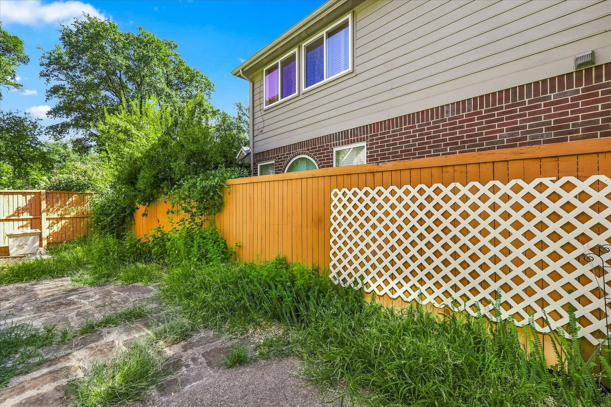 Single Family Residence For Rent in Dallas County , 14608 Hawthorne Court, Addison, Texas 75001, 3 Bedroom, 2 Bathroom, 2 Garage spaces, 1,805 Sqft, built in 1994, mls#21372460, Real Estate Agent in Addison, Homes For Rent in Dallas county, Homes For Rent in Addison, Realtor in Addison Texas, Real Estate Brokerage Independent Realty Texas, Luminita Cordes Realtor