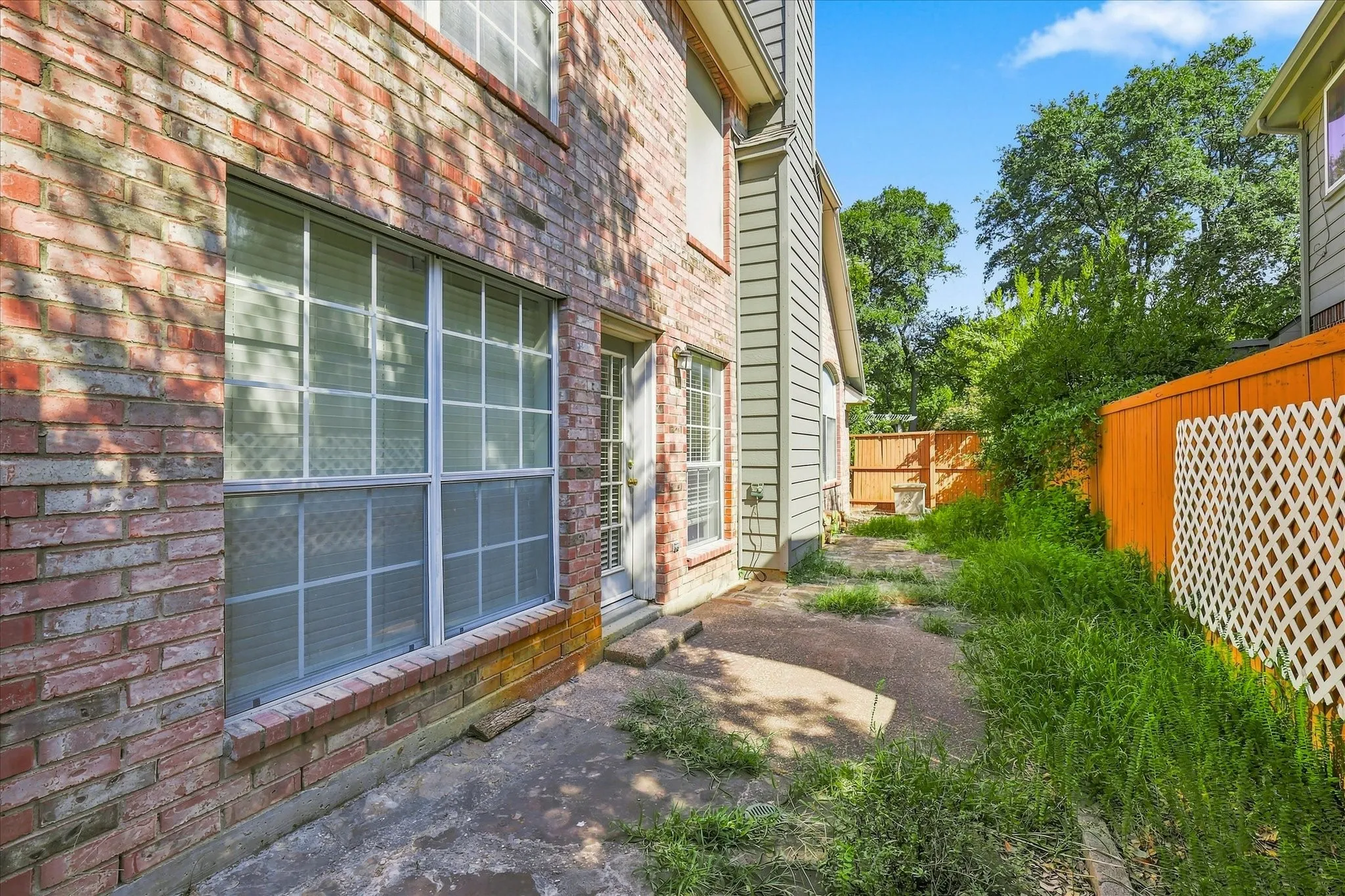 Single Family Residence For Rent in Dallas County , 14608 Hawthorne Court, Addison, Texas 75001, 3 Bedroom, 2 Bathroom, 2 Garage spaces, 1,805 Sqft, built in 1994, mls#21372460, Real Estate Agent in Addison, Homes For Rent in Dallas county, Homes For Rent in Addison, Realtor in Addison Texas, Real Estate Brokerage Independent Realty Texas, Luminita Cordes Realtor