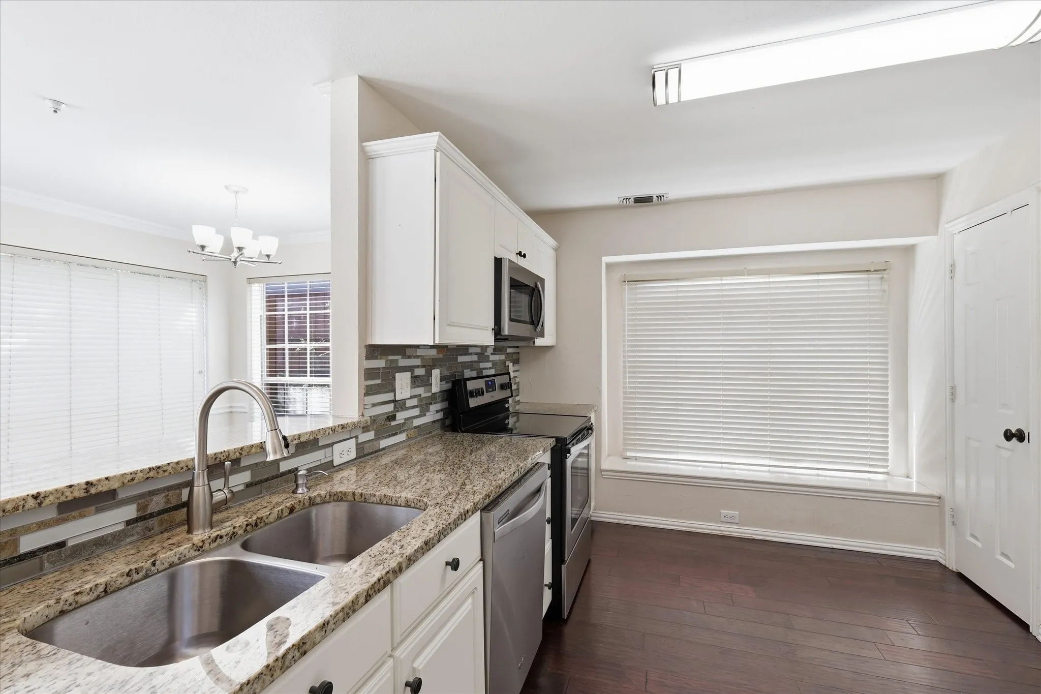 Single Family Residence For Rent in Dallas County , 14608 Hawthorne Court, Addison, Texas 75001, 3 Bedroom, 2 Bathroom, 2 Garage spaces, 1,805 Sqft, built in 1994, mls#21372460, Real Estate Agent in Addison, Homes For Rent in Dallas county, Homes For Rent in Addison, Realtor in Addison Texas, Real Estate Brokerage Independent Realty Texas, Luminita Cordes Realtor