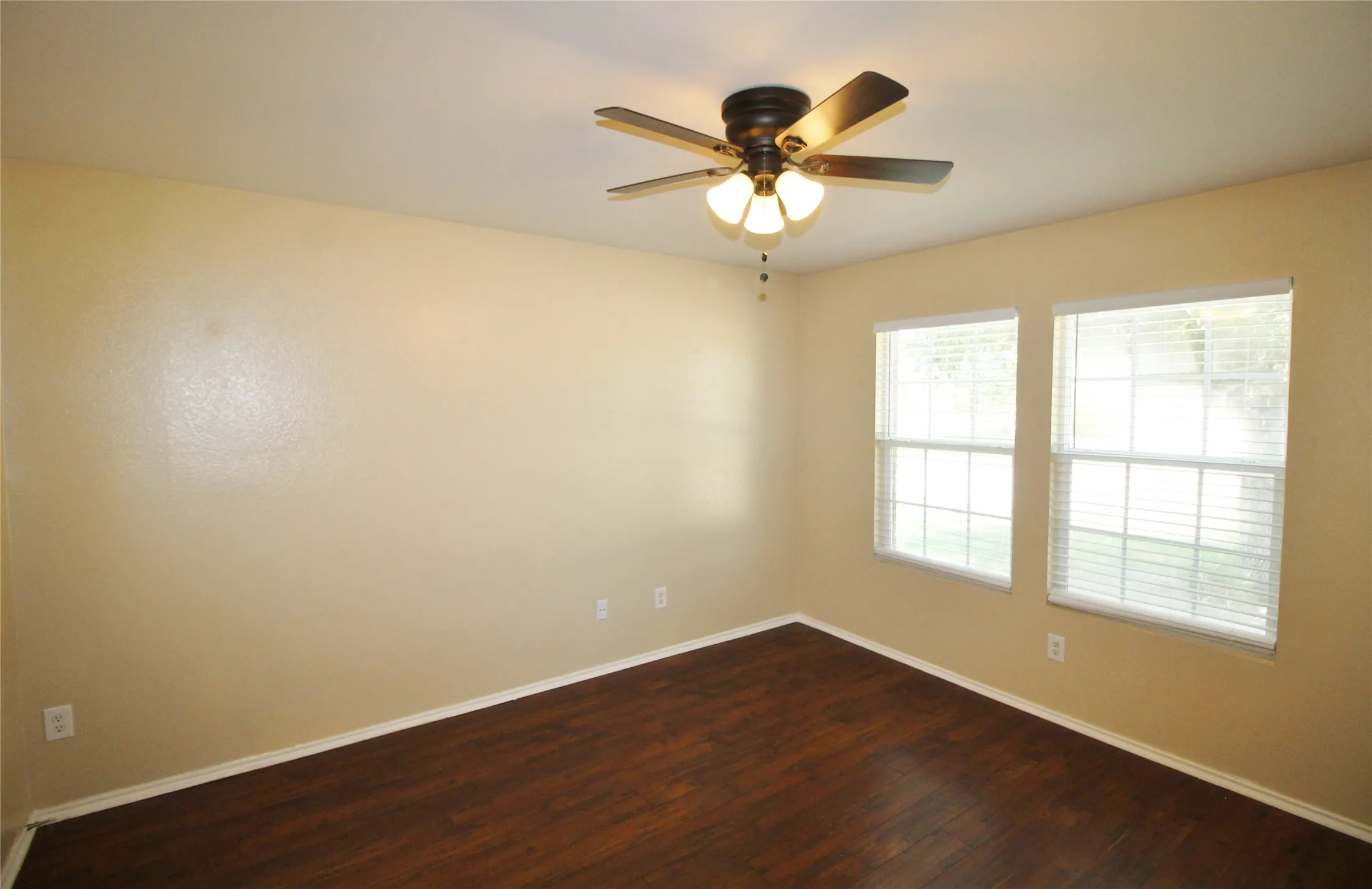 Single Family Residence For Rent in Rockwall County , 321 Briar Oaks Drive, Royse City, Texas 75189, 3 Bedroom, 2 Bathroom, 2 Garage spaces, 1,693 Sqft, built in 2005, mls#21374806, Real Estate Agent in Royse City, Homes For Rent in Rockwall county, Homes For Rent in Royse City, Realtor in Royse City Texas, Real Estate Brokerage Independent Realty Texas, Luminita Cordes Realtor