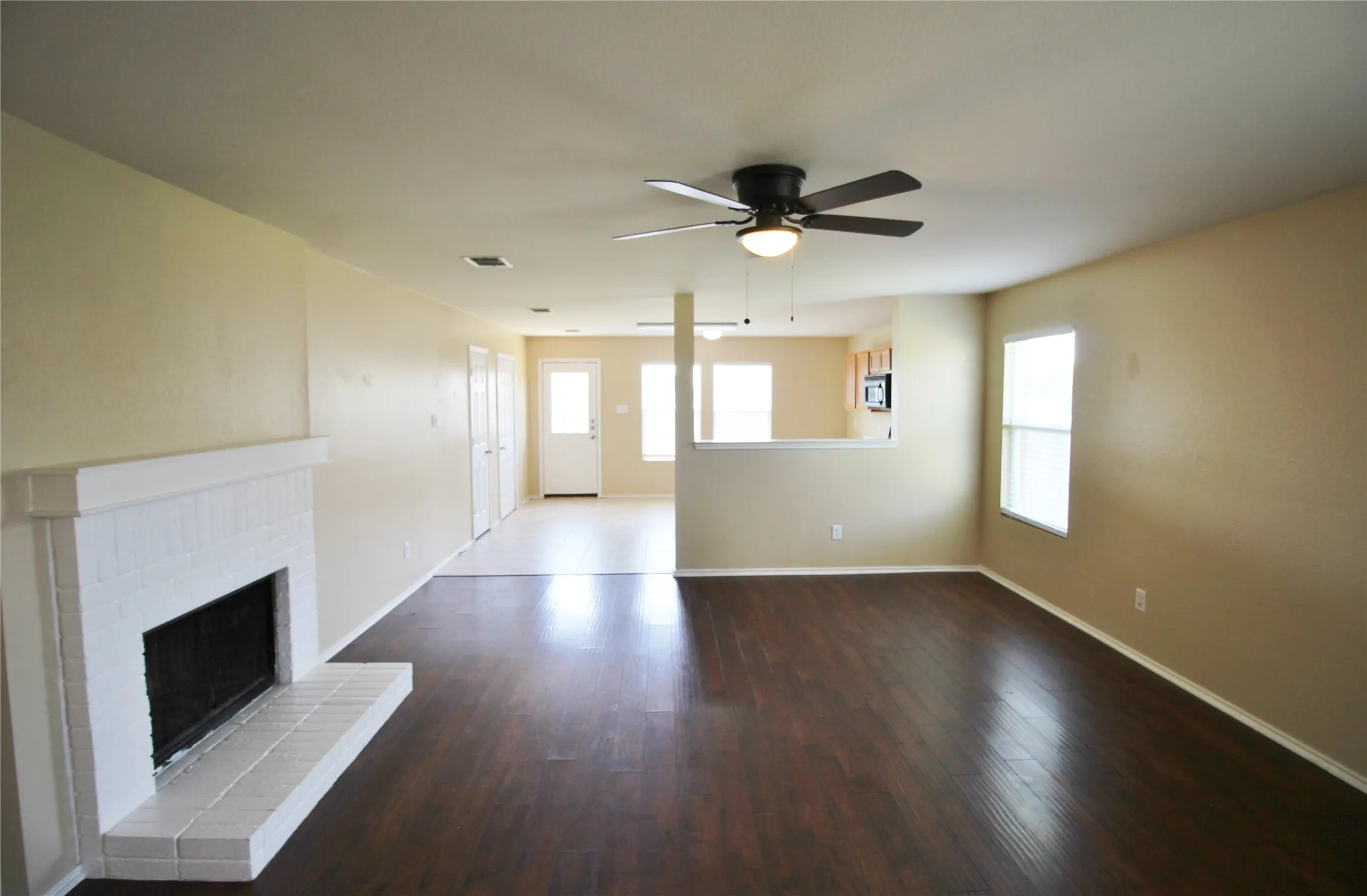 Single Family Residence For Rent in Rockwall County , 321 Briar Oaks Drive, Royse City, Texas 75189, 3 Bedroom, 2 Bathroom, 2 Garage spaces, 1,693 Sqft, built in 2005, mls#21374806, Real Estate Agent in Royse City, Homes For Rent in Rockwall county, Homes For Rent in Royse City, Realtor in Royse City Texas, Real Estate Brokerage Independent Realty Texas, Luminita Cordes Realtor