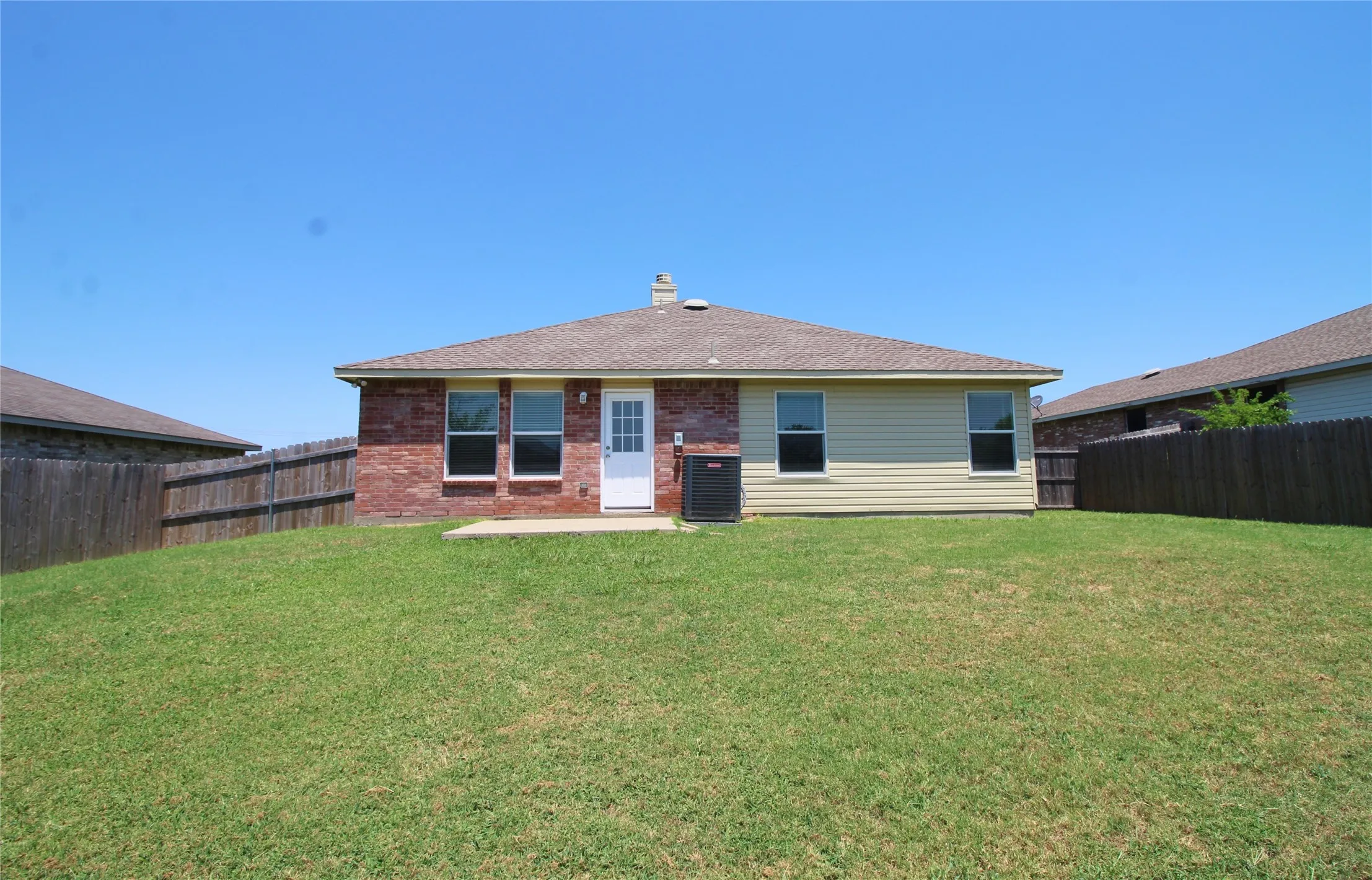 Single Family Residence For Rent in Rockwall County , 321 Briar Oaks Drive, Royse City, Texas 75189, 3 Bedroom, 2 Bathroom, 2 Garage spaces, 1,693 Sqft, built in 2005, mls#21374806, Real Estate Agent in Royse City, Homes For Rent in Rockwall county, Homes For Rent in Royse City, Realtor in Royse City Texas, Real Estate Brokerage Independent Realty Texas, Luminita Cordes Realtor