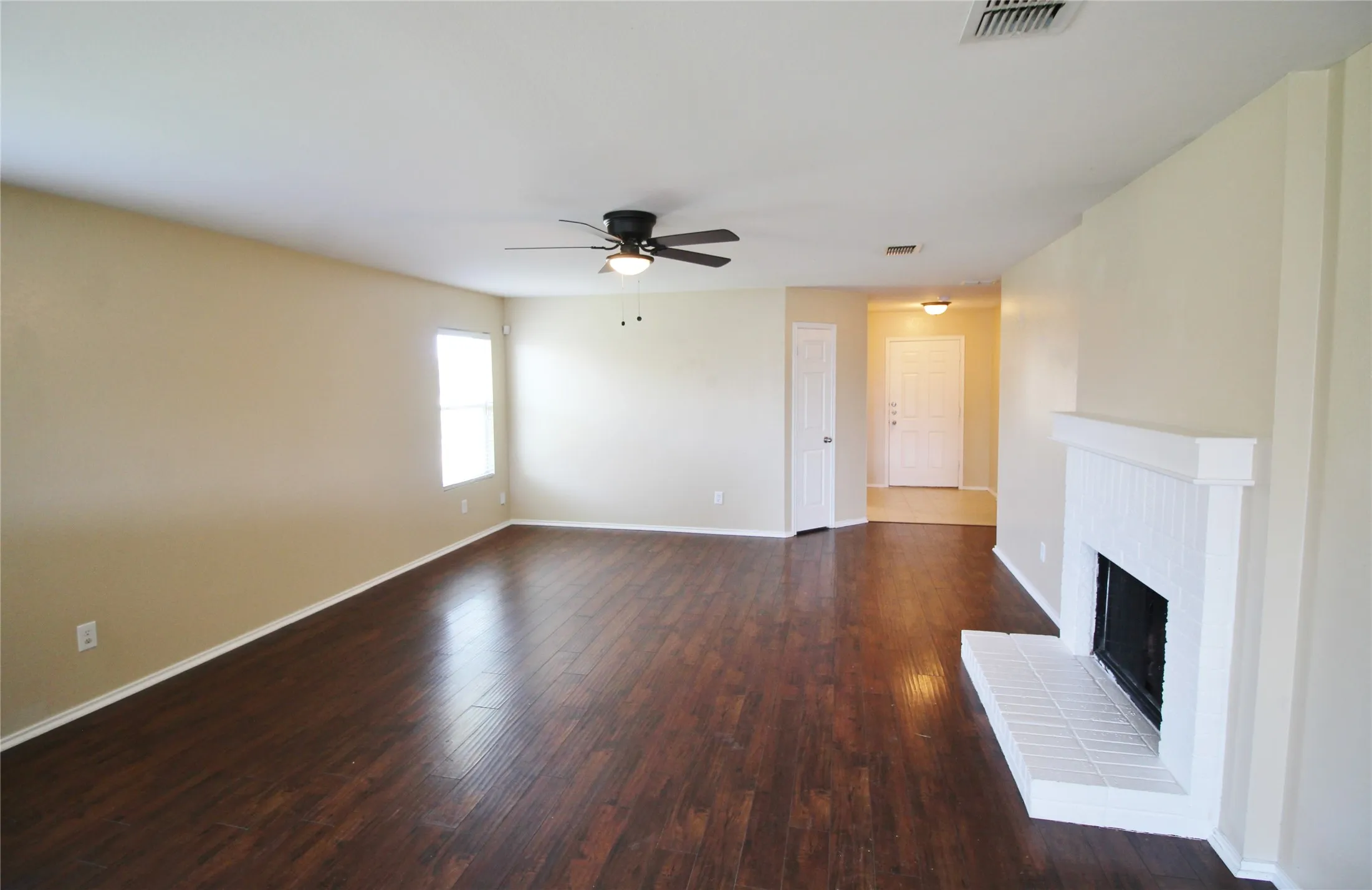 Single Family Residence For Rent in Rockwall County , 321 Briar Oaks Drive, Royse City, Texas 75189, 3 Bedroom, 2 Bathroom, 2 Garage spaces, 1,693 Sqft, built in 2005, mls#21374806, Real Estate Agent in Royse City, Homes For Rent in Rockwall county, Homes For Rent in Royse City, Realtor in Royse City Texas, Real Estate Brokerage Independent Realty Texas, Luminita Cordes Realtor