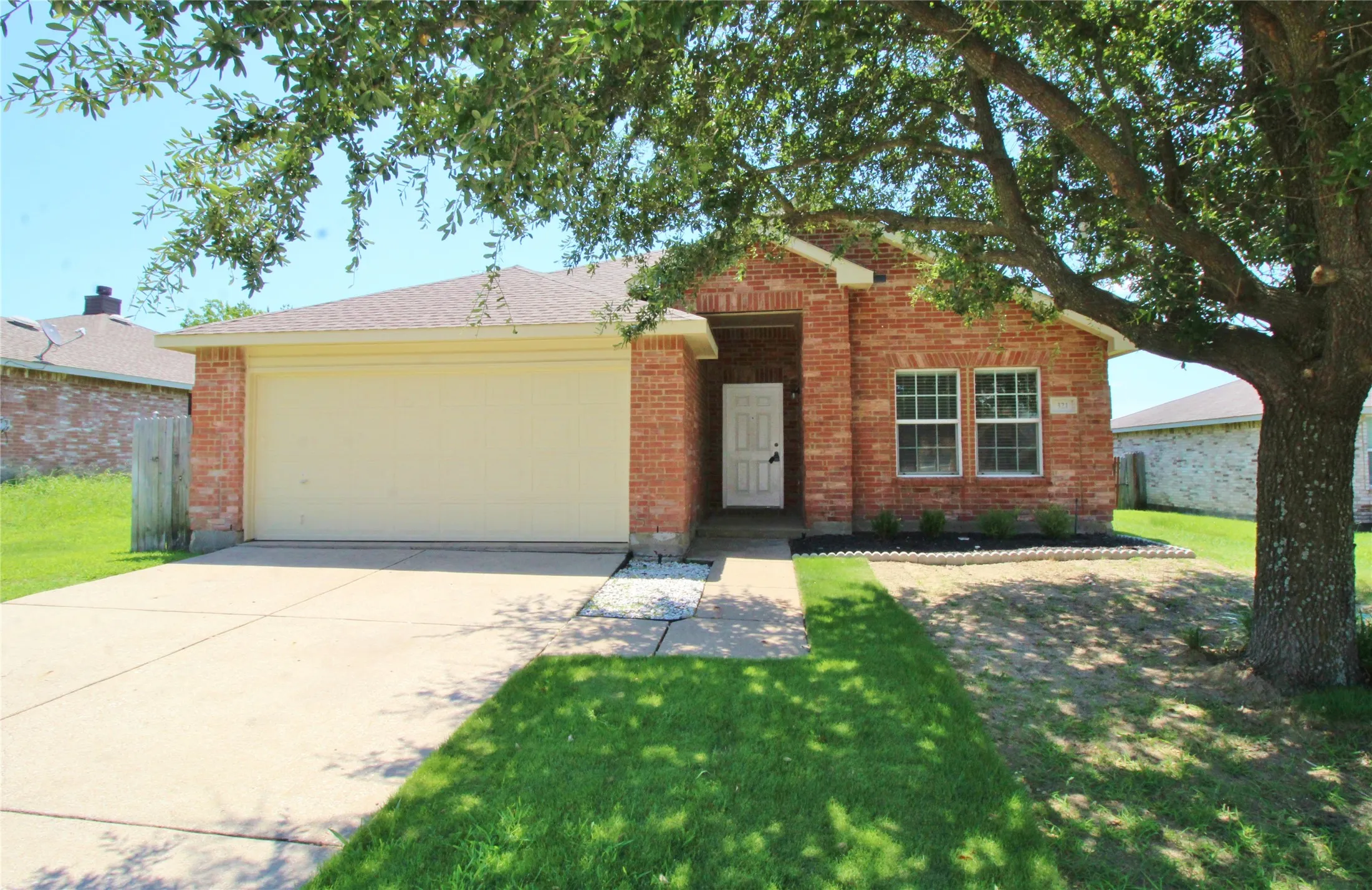 Single Family Residence For Rent in Rockwall County , 321 Briar Oaks Drive, Royse City, Texas 75189, 3 Bedroom, 2 Bathroom, 2 Garage spaces, 1,693 Sqft, built in 2005, mls#21374806, Real Estate Agent in Royse City, Homes For Rent in Rockwall county, Homes For Rent in Royse City, Realtor in Royse City Texas, Real Estate Brokerage Independent Realty Texas, Luminita Cordes Realtor