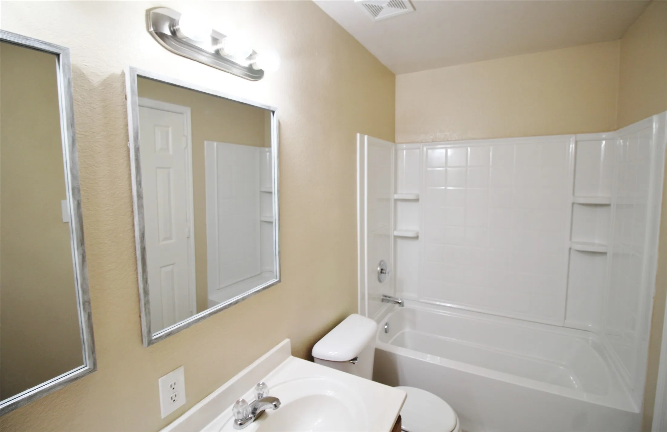 Single Family Residence For Rent in Rockwall County , 321 Briar Oaks Drive, Royse City, Texas 75189, 3 Bedroom, 2 Bathroom, 2 Garage spaces, 1,693 Sqft, built in 2005, mls#21374806, Real Estate Agent in Royse City, Homes For Rent in Rockwall county, Homes For Rent in Royse City, Realtor in Royse City Texas, Real Estate Brokerage Independent Realty Texas, Luminita Cordes Realtor