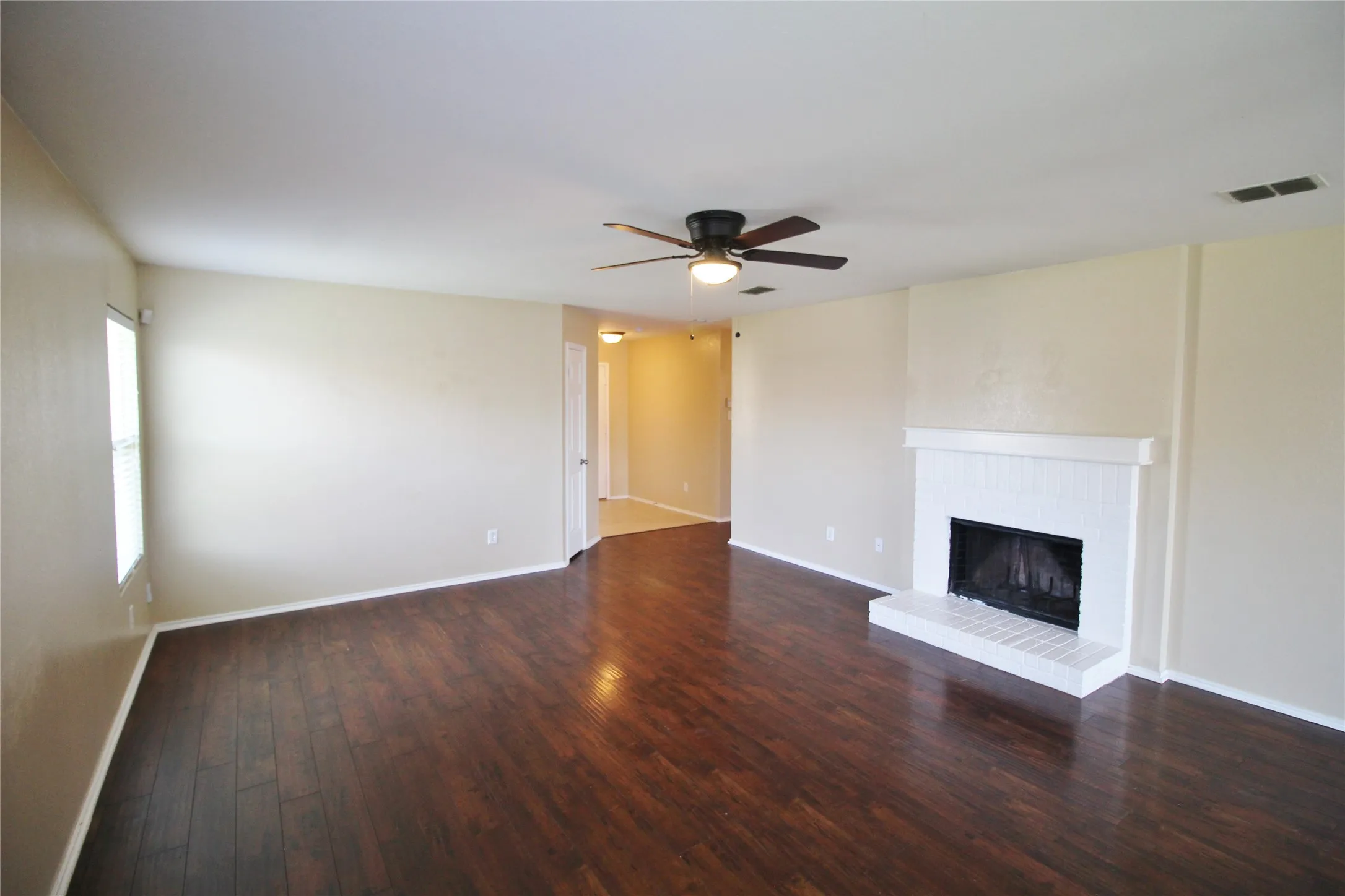 Single Family Residence For Rent in Rockwall County , 321 Briar Oaks Drive, Royse City, Texas 75189, 3 Bedroom, 2 Bathroom, 2 Garage spaces, 1,693 Sqft, built in 2005, mls#21374806, Real Estate Agent in Royse City, Homes For Rent in Rockwall county, Homes For Rent in Royse City, Realtor in Royse City Texas, Real Estate Brokerage Independent Realty Texas, Luminita Cordes Realtor