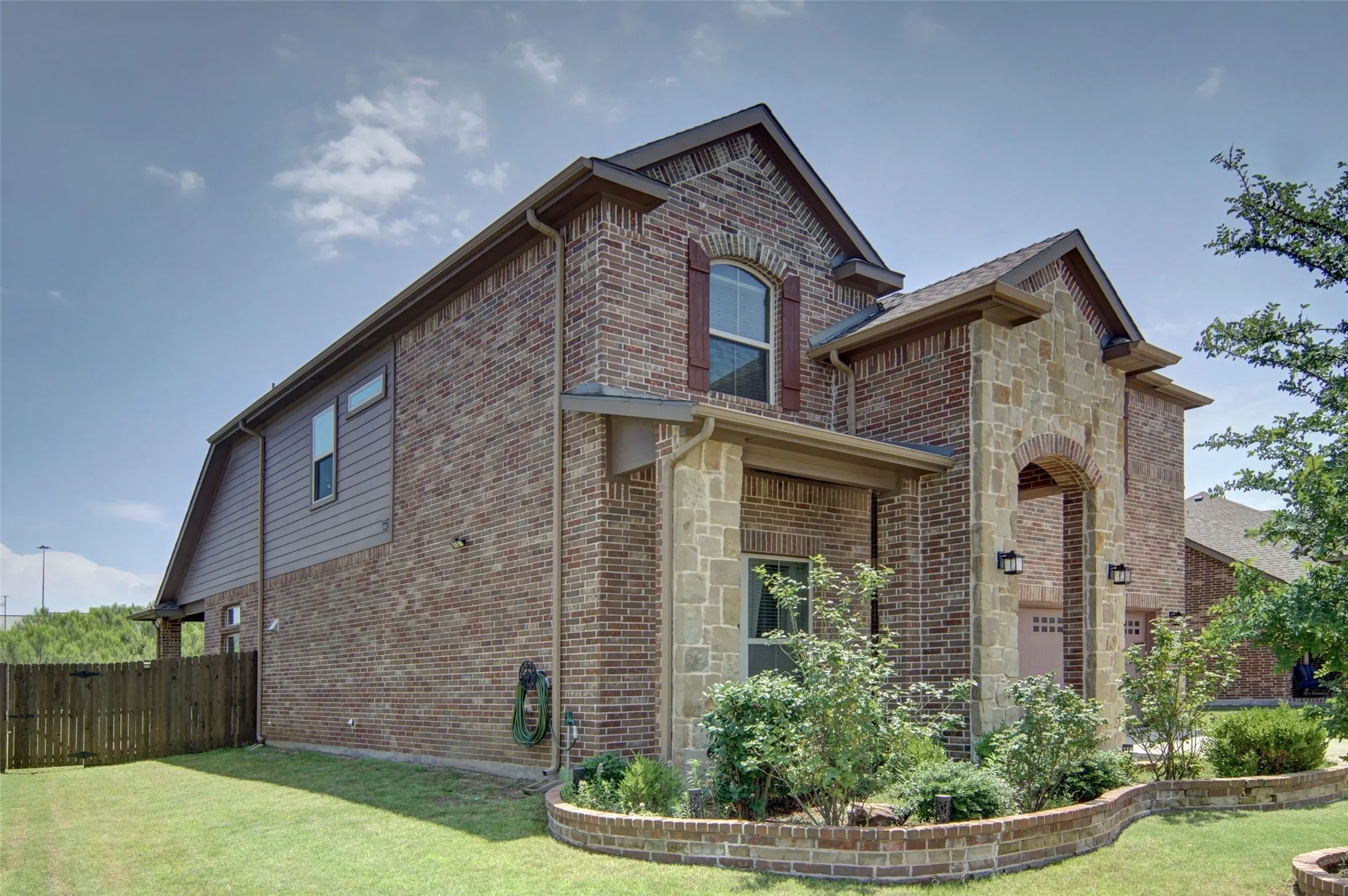Single Family Residence For Rent in Tarrant County , 9828 Tule Lake Road, Fort Worth, Texas 76177, 4 Bedroom, 4 Bathroom, 2 Garage spaces, 2,846 Sqft, built in 2016, mls#21373612, Real Estate Agent in Fort Worth, Homes For Rent in Tarrant county, Homes For Rent in Fort Worth, Realtor in Fort Worth Texas, Real Estate Brokerage Independent Realty Texas, Luminita Cordes Realtor