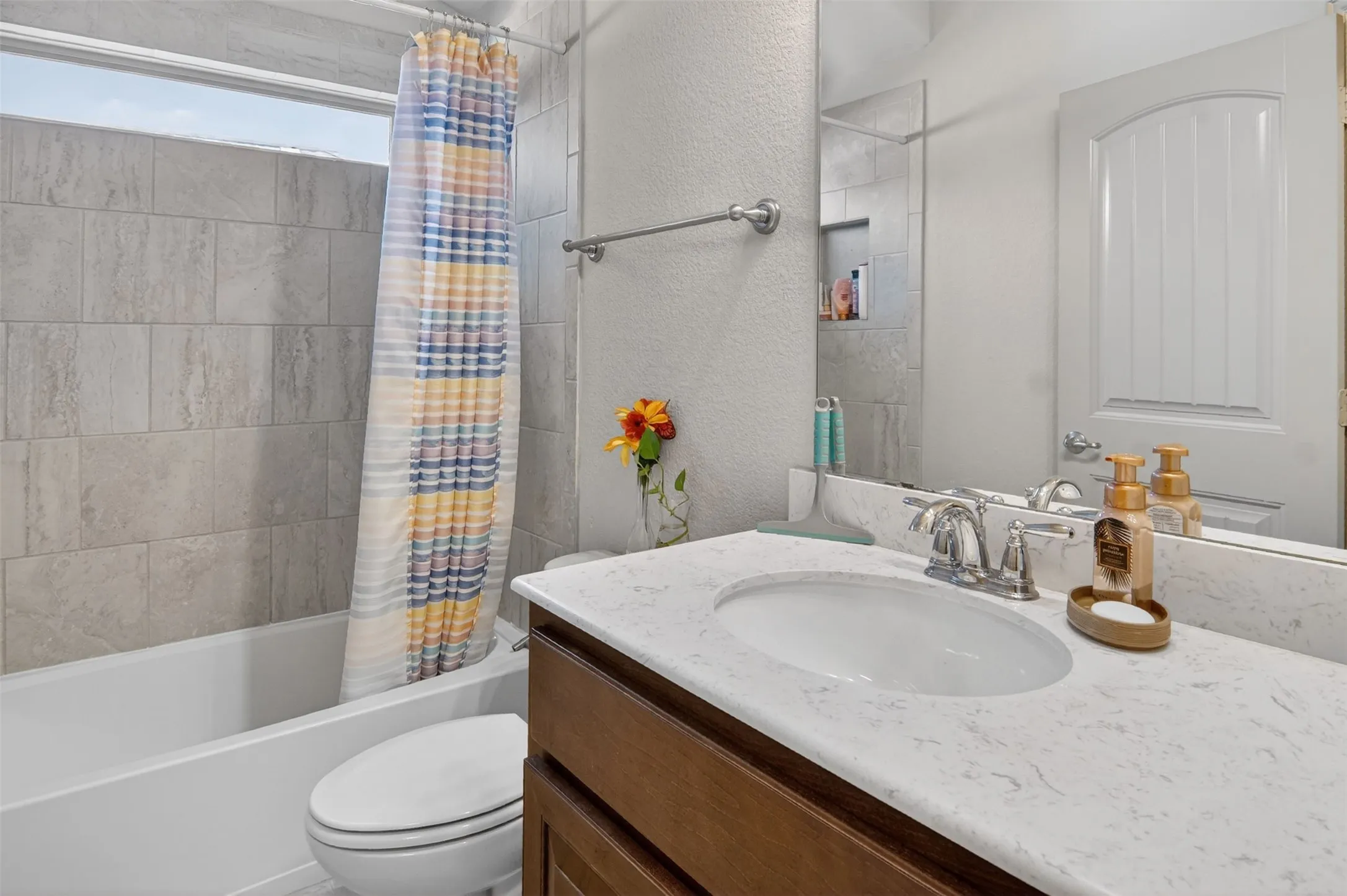 Single Family Residence For Rent in Tarrant County , 9828 Tule Lake Road, Fort Worth, Texas 76177, 4 Bedroom, 4 Bathroom, 2 Garage spaces, 2,846 Sqft, built in 2016, mls#21373612, Real Estate Agent in Fort Worth, Homes For Rent in Tarrant county, Homes For Rent in Fort Worth, Realtor in Fort Worth Texas, Real Estate Brokerage Independent Realty Texas, Luminita Cordes Realtor