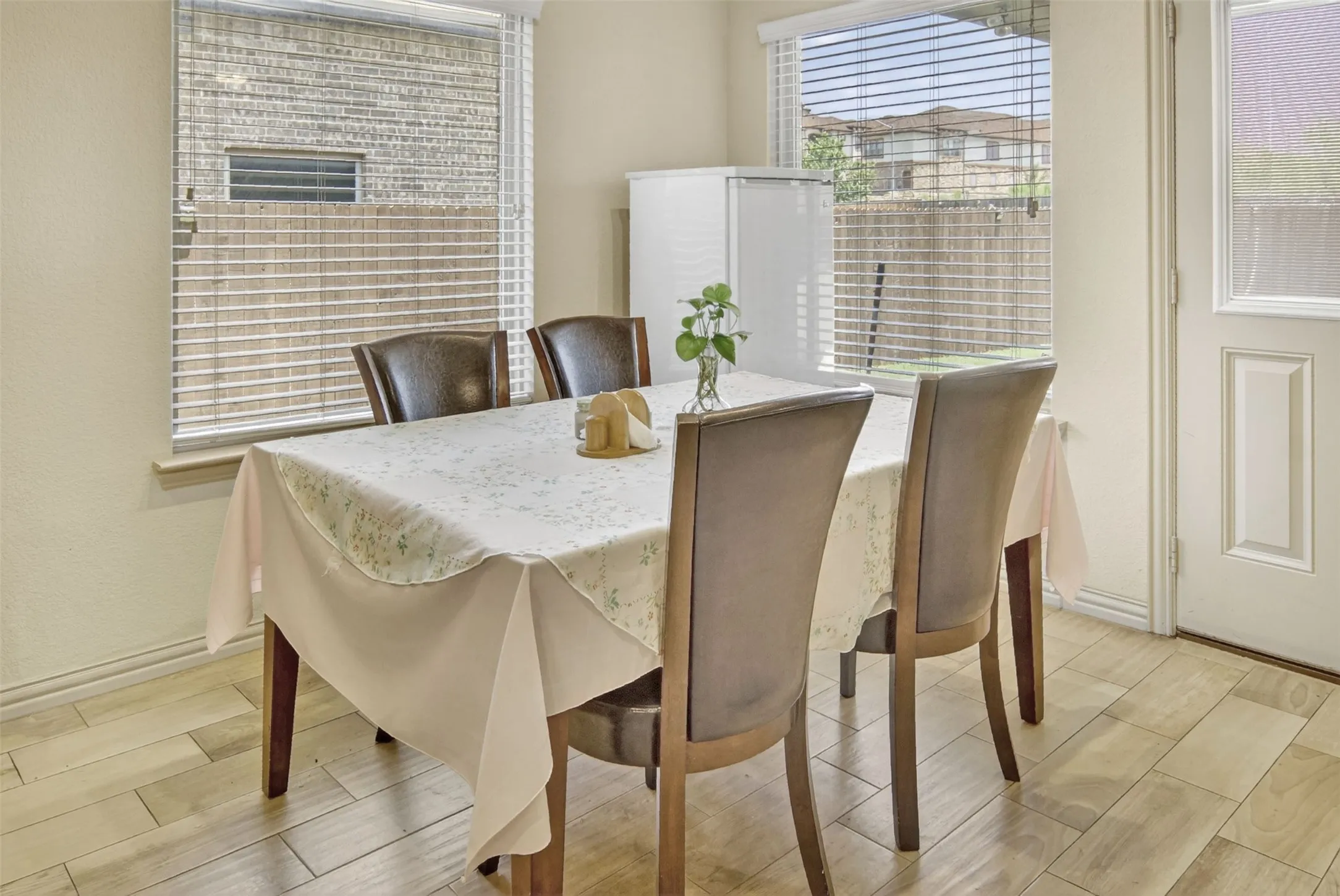 Single Family Residence For Rent in Tarrant County , 9828 Tule Lake Road, Fort Worth, Texas 76177, 4 Bedroom, 4 Bathroom, 2 Garage spaces, 2,846 Sqft, built in 2016, mls#21373612, Real Estate Agent in Fort Worth, Homes For Rent in Tarrant county, Homes For Rent in Fort Worth, Realtor in Fort Worth Texas, Real Estate Brokerage Independent Realty Texas, Luminita Cordes Realtor