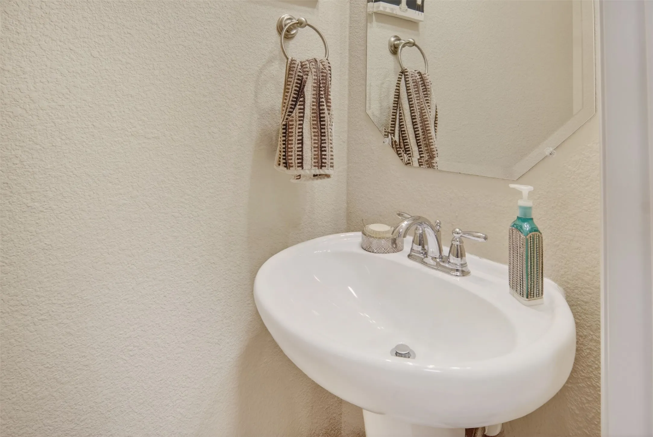 Single Family Residence For Rent in Tarrant County , 9828 Tule Lake Road, Fort Worth, Texas 76177, 4 Bedroom, 4 Bathroom, 2 Garage spaces, 2,846 Sqft, built in 2016, mls#21373612, Real Estate Agent in Fort Worth, Homes For Rent in Tarrant county, Homes For Rent in Fort Worth, Realtor in Fort Worth Texas, Real Estate Brokerage Independent Realty Texas, Luminita Cordes Realtor