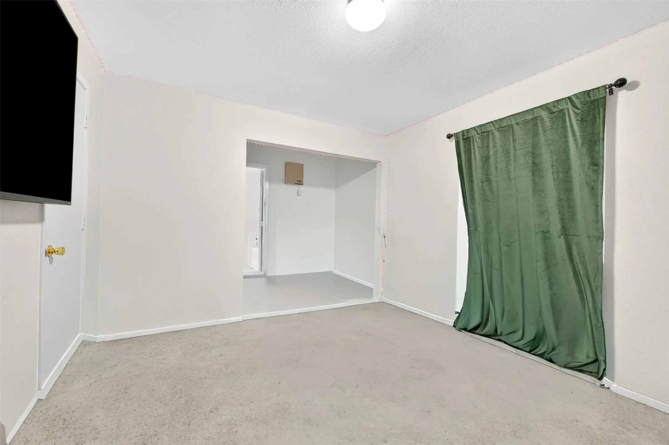 Single Family Residence For Sale in Dallas County , 6833 Rondo Drive, Dallas, Texas 75241, 3 Bedroom, 2 Bathroom, 2 Garage spaces, 1,850 Sqft, built in 2003, mls#21373875, Real Estate Agent in Dallas, Homes For Sale in Dallas county, Homes For Sale in Dallas, Realtor in Dallas Texas, Real Estate Brokerage Independent Realty Texas, Luminita Cordes Realtor