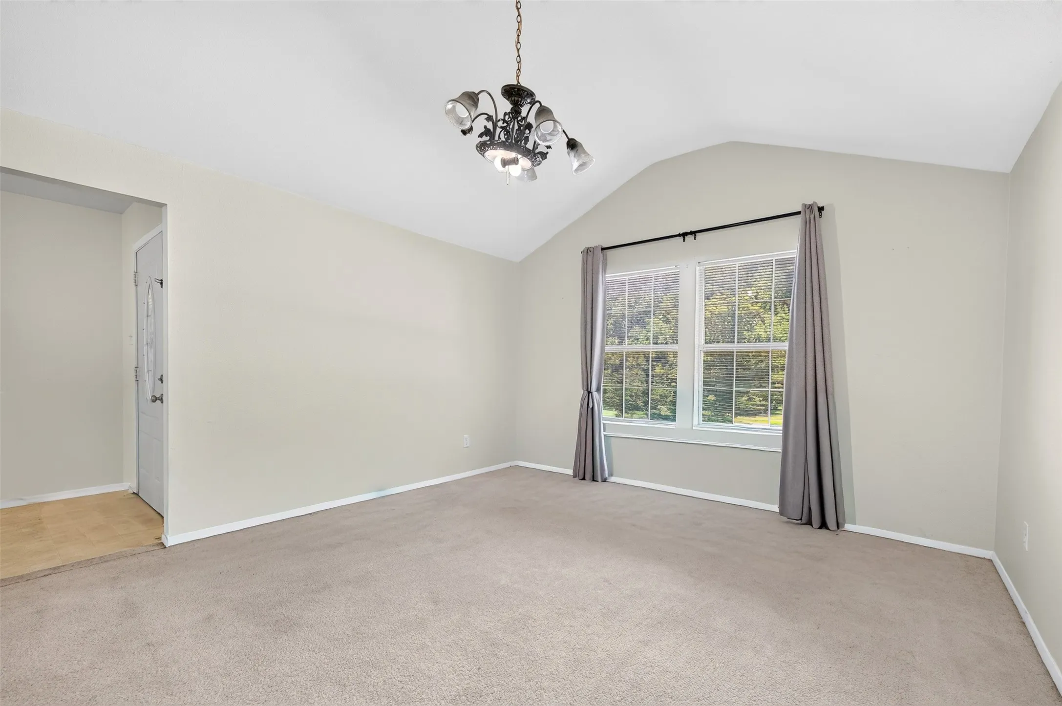 Single Family Residence For Sale in Dallas County , 6833 Rondo Drive, Dallas, Texas 75241, 3 Bedroom, 2 Bathroom, 2 Garage spaces, 1,850 Sqft, built in 2003, mls#21373875, Real Estate Agent in Dallas, Homes For Sale in Dallas county, Homes For Sale in Dallas, Realtor in Dallas Texas, Real Estate Brokerage Independent Realty Texas, Luminita Cordes Realtor