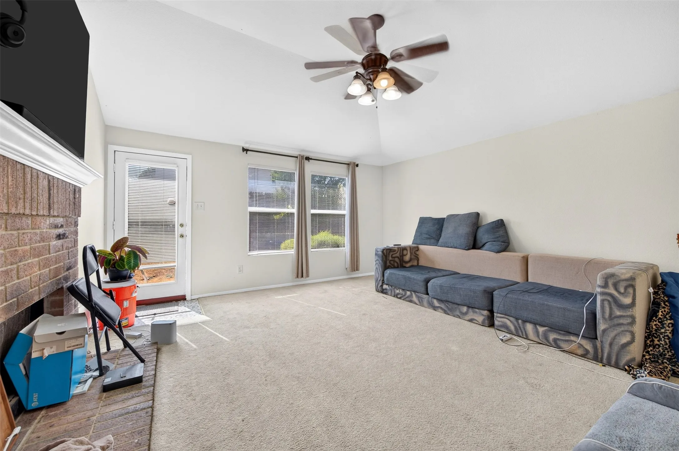Single Family Residence For Sale in Dallas County , 6833 Rondo Drive, Dallas, Texas 75241, 3 Bedroom, 2 Bathroom, 2 Garage spaces, 1,850 Sqft, built in 2003, mls#21373875, Real Estate Agent in Dallas, Homes For Sale in Dallas county, Homes For Sale in Dallas, Realtor in Dallas Texas, Real Estate Brokerage Independent Realty Texas, Luminita Cordes Realtor
