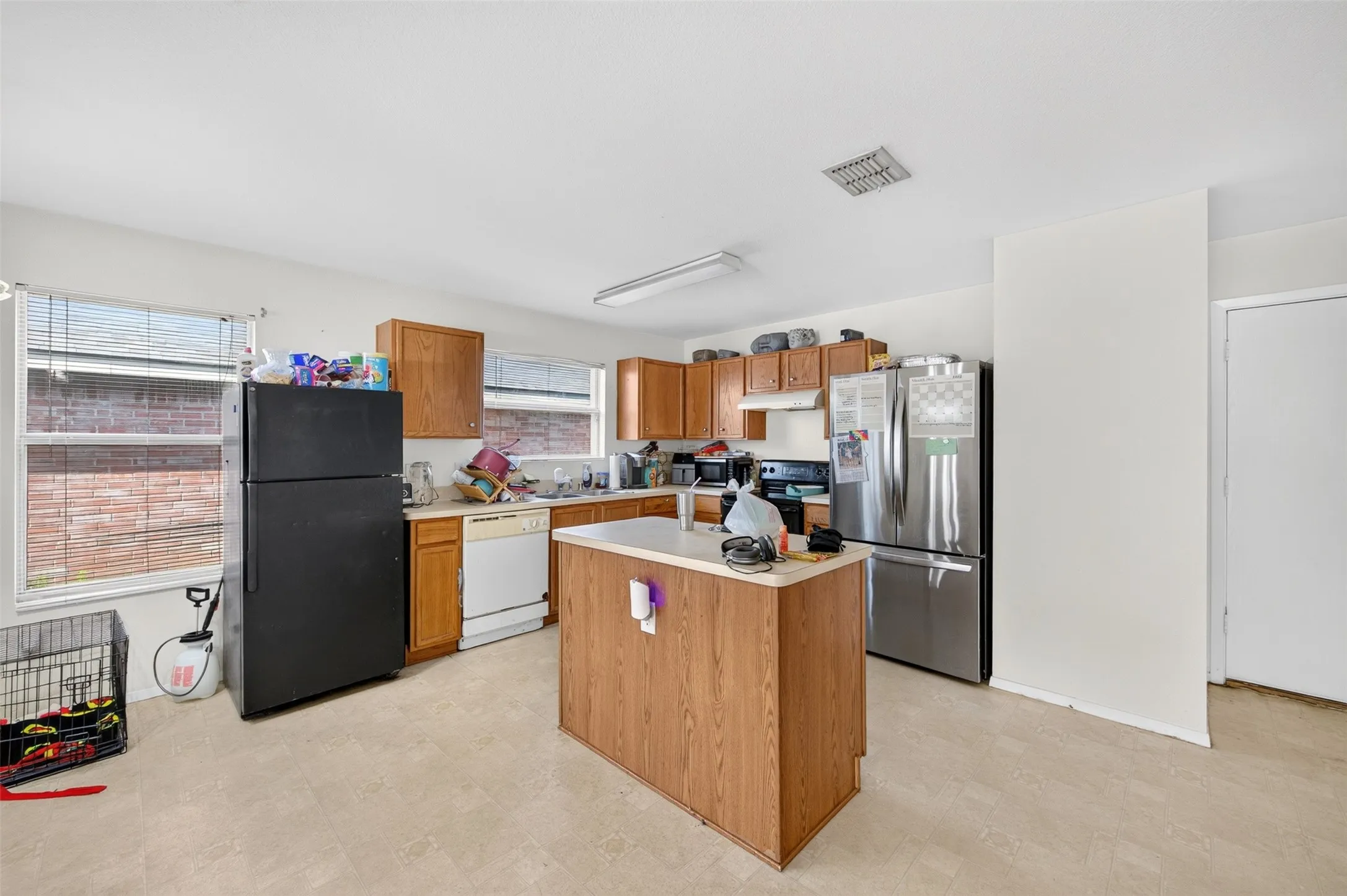 Single Family Residence For Sale in Dallas County , 6833 Rondo Drive, Dallas, Texas 75241, 3 Bedroom, 2 Bathroom, 2 Garage spaces, 1,850 Sqft, built in 2003, mls#21373875, Real Estate Agent in Dallas, Homes For Sale in Dallas county, Homes For Sale in Dallas, Realtor in Dallas Texas, Real Estate Brokerage Independent Realty Texas, Luminita Cordes Realtor