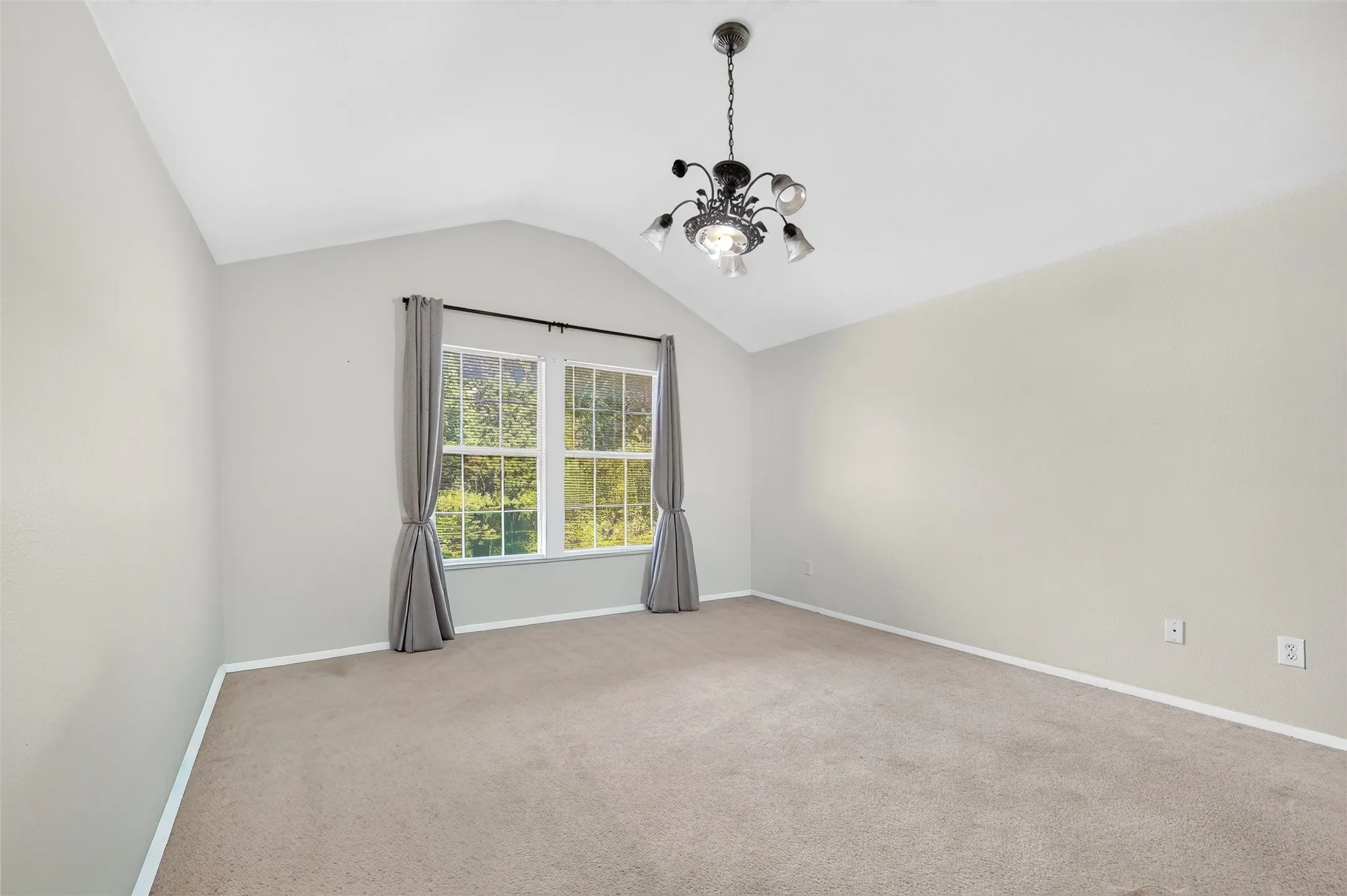 Single Family Residence For Sale in Dallas County , 6833 Rondo Drive, Dallas, Texas 75241, 3 Bedroom, 2 Bathroom, 2 Garage spaces, 1,850 Sqft, built in 2003, mls#21373875, Real Estate Agent in Dallas, Homes For Sale in Dallas county, Homes For Sale in Dallas, Realtor in Dallas Texas, Real Estate Brokerage Independent Realty Texas, Luminita Cordes Realtor
