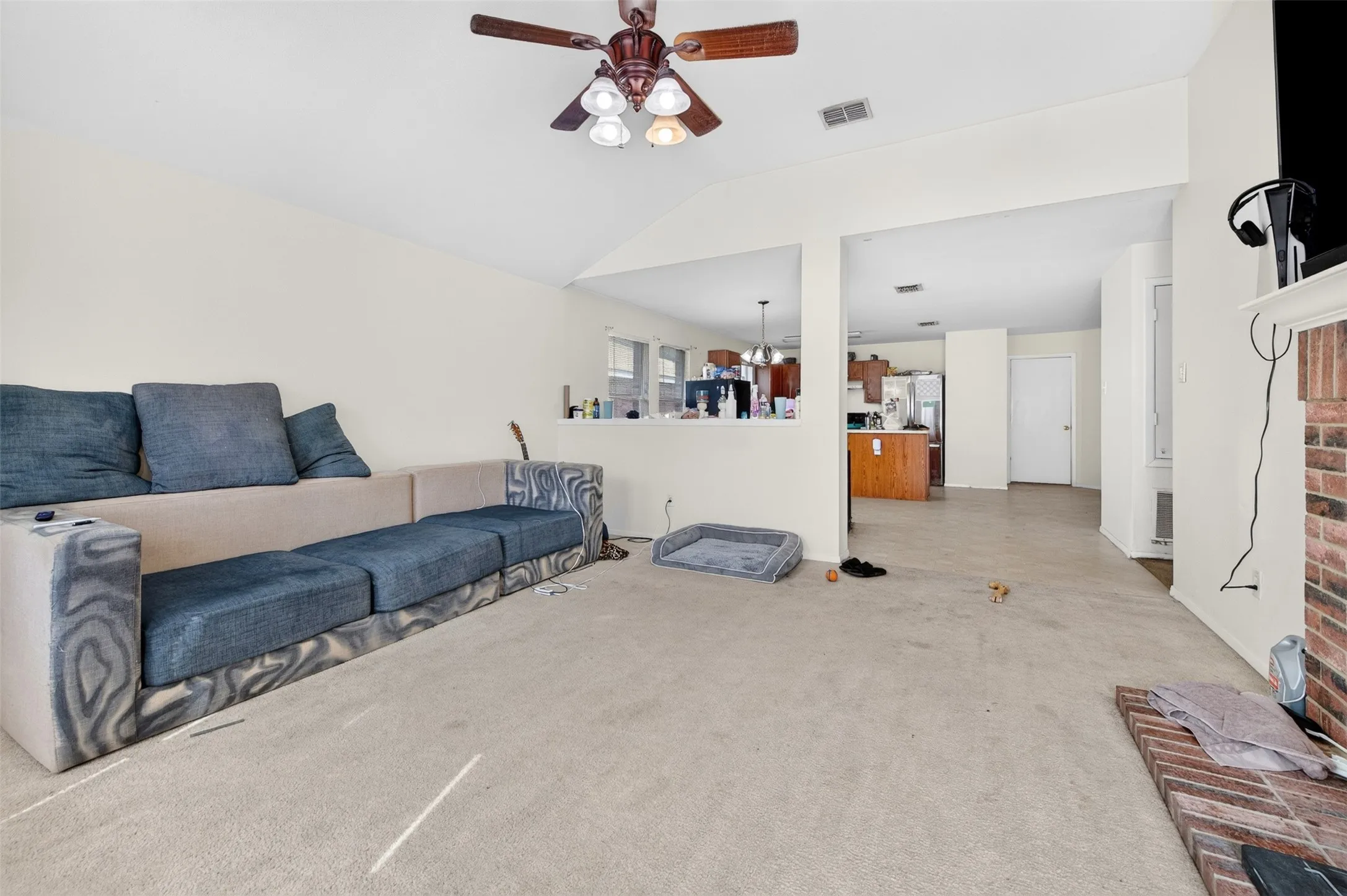 Single Family Residence For Sale in Dallas County , 6833 Rondo Drive, Dallas, Texas 75241, 3 Bedroom, 2 Bathroom, 2 Garage spaces, 1,850 Sqft, built in 2003, mls#21373875, Real Estate Agent in Dallas, Homes For Sale in Dallas county, Homes For Sale in Dallas, Realtor in Dallas Texas, Real Estate Brokerage Independent Realty Texas, Luminita Cordes Realtor