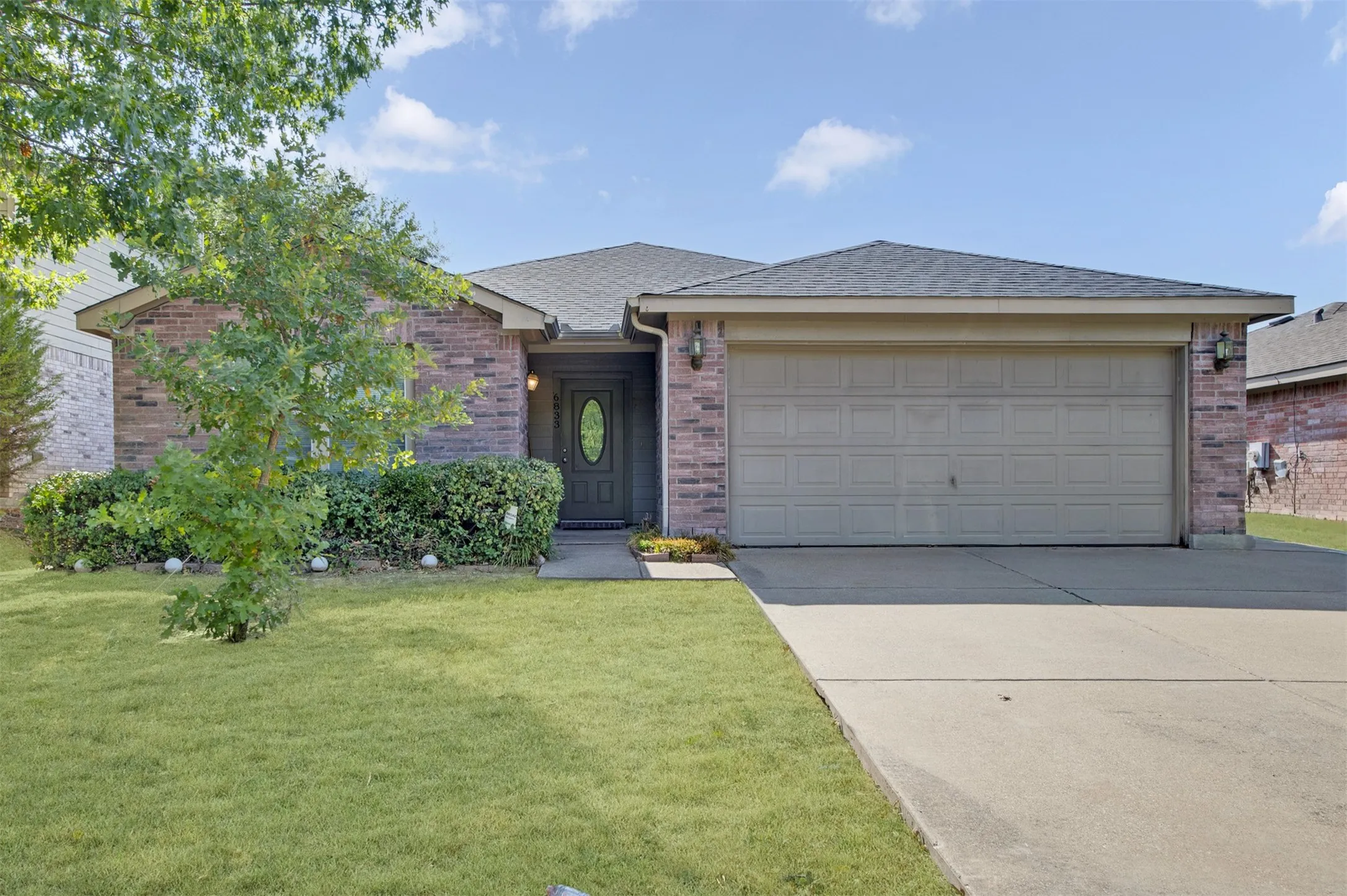 Single Family Residence For Sale in Dallas County , 6833 Rondo Drive, Dallas, Texas 75241, 3 Bedroom, 2 Bathroom, 2 Garage spaces, 1,850 Sqft, built in 2003, mls#21373875, Real Estate Agent in Dallas, Homes For Sale in Dallas county, Homes For Sale in Dallas, Realtor in Dallas Texas, Real Estate Brokerage Independent Realty Texas, Luminita Cordes Realtor