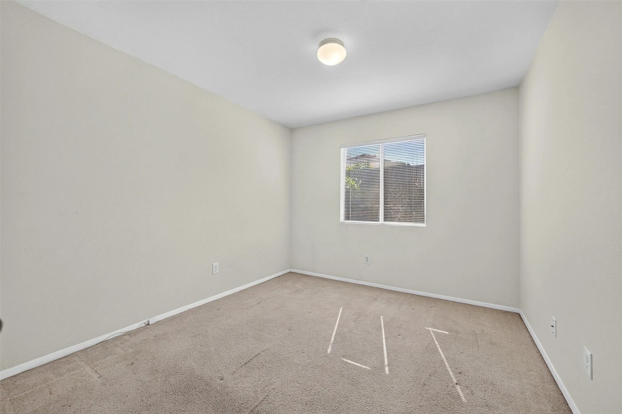 Single Family Residence For Sale in Dallas County , 6833 Rondo Drive, Dallas, Texas 75241, 3 Bedroom, 2 Bathroom, 2 Garage spaces, 1,850 Sqft, built in 2003, mls#21373875, Real Estate Agent in Dallas, Homes For Sale in Dallas county, Homes For Sale in Dallas, Realtor in Dallas Texas, Real Estate Brokerage Independent Realty Texas, Luminita Cordes Realtor