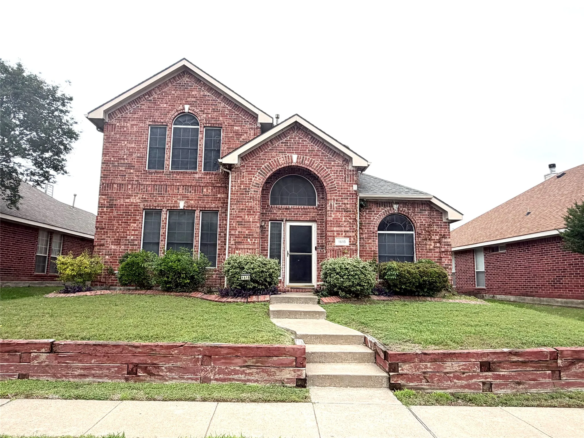 Single Family Residence For Rent in Dallas County , 1618 Arbor Creek Drive, Garland, Texas 75040, 4 Bedroom, 3 Bathroom, 2 Garage spaces, 2,201 Sqft, built in 1999, mls#21374826, Real Estate Agent in Garland, Homes For Rent in Dallas county, Homes For Rent in Garland, Realtor in Garland Texas, Real Estate Brokerage Independent Realty Texas, Luminita Cordes Realtor