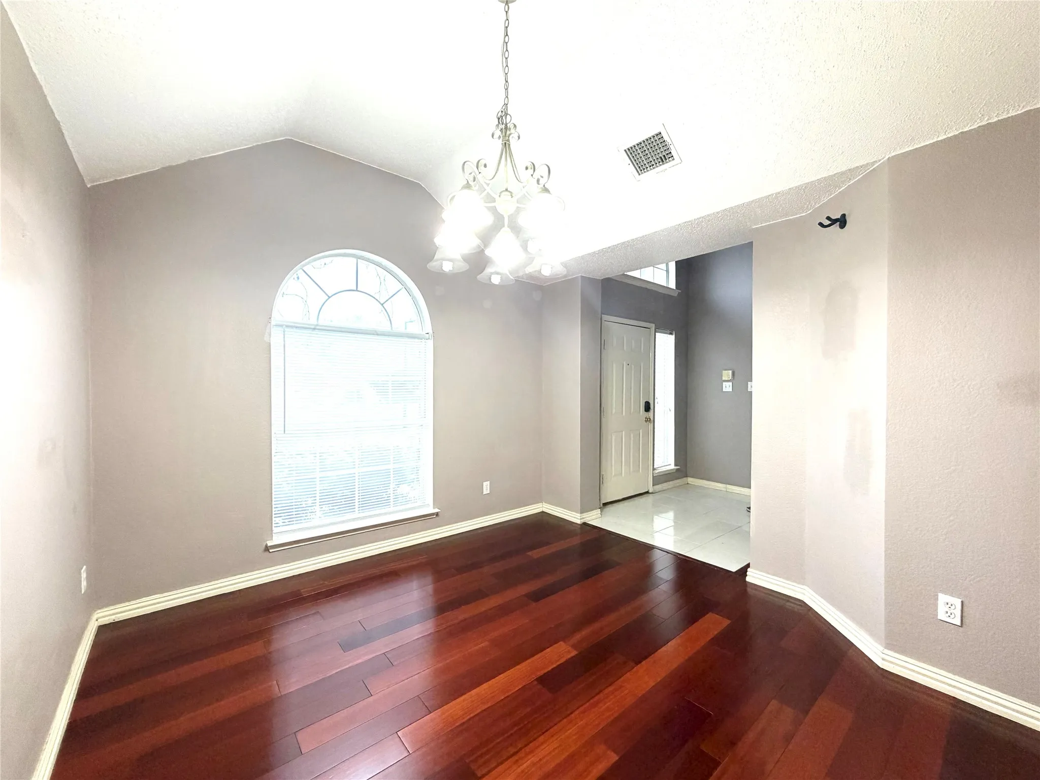Single Family Residence For Rent in Dallas County , 1618 Arbor Creek Drive, Garland, Texas 75040, 4 Bedroom, 3 Bathroom, 2 Garage spaces, 2,201 Sqft, built in 1999, mls#21374826, Real Estate Agent in Garland, Homes For Rent in Dallas county, Homes For Rent in Garland, Realtor in Garland Texas, Real Estate Brokerage Independent Realty Texas, Luminita Cordes Realtor
