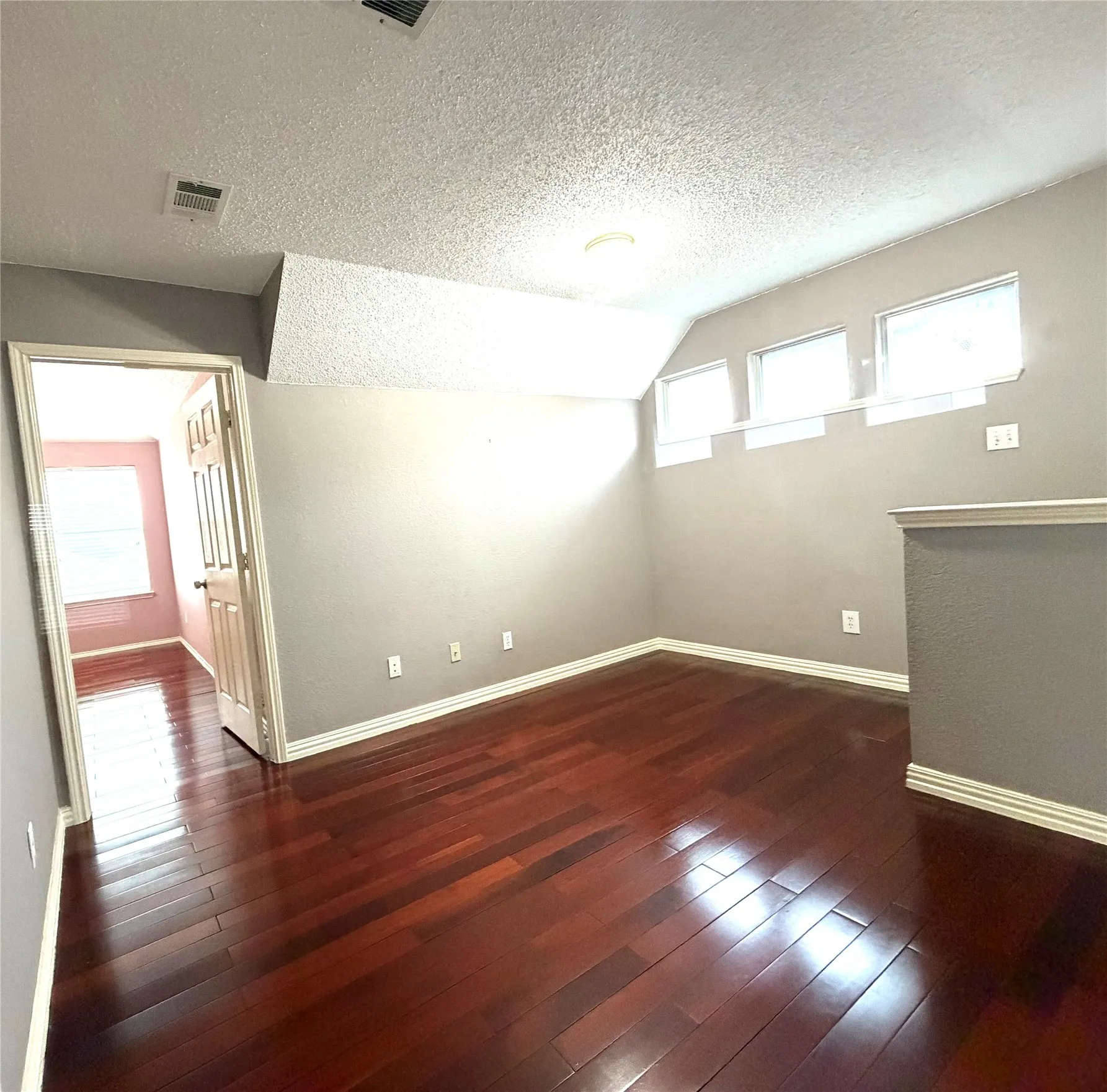 Single Family Residence For Rent in Dallas County , 1618 Arbor Creek Drive, Garland, Texas 75040, 4 Bedroom, 3 Bathroom, 2 Garage spaces, 2,201 Sqft, built in 1999, mls#21374826, Real Estate Agent in Garland, Homes For Rent in Dallas county, Homes For Rent in Garland, Realtor in Garland Texas, Real Estate Brokerage Independent Realty Texas, Luminita Cordes Realtor