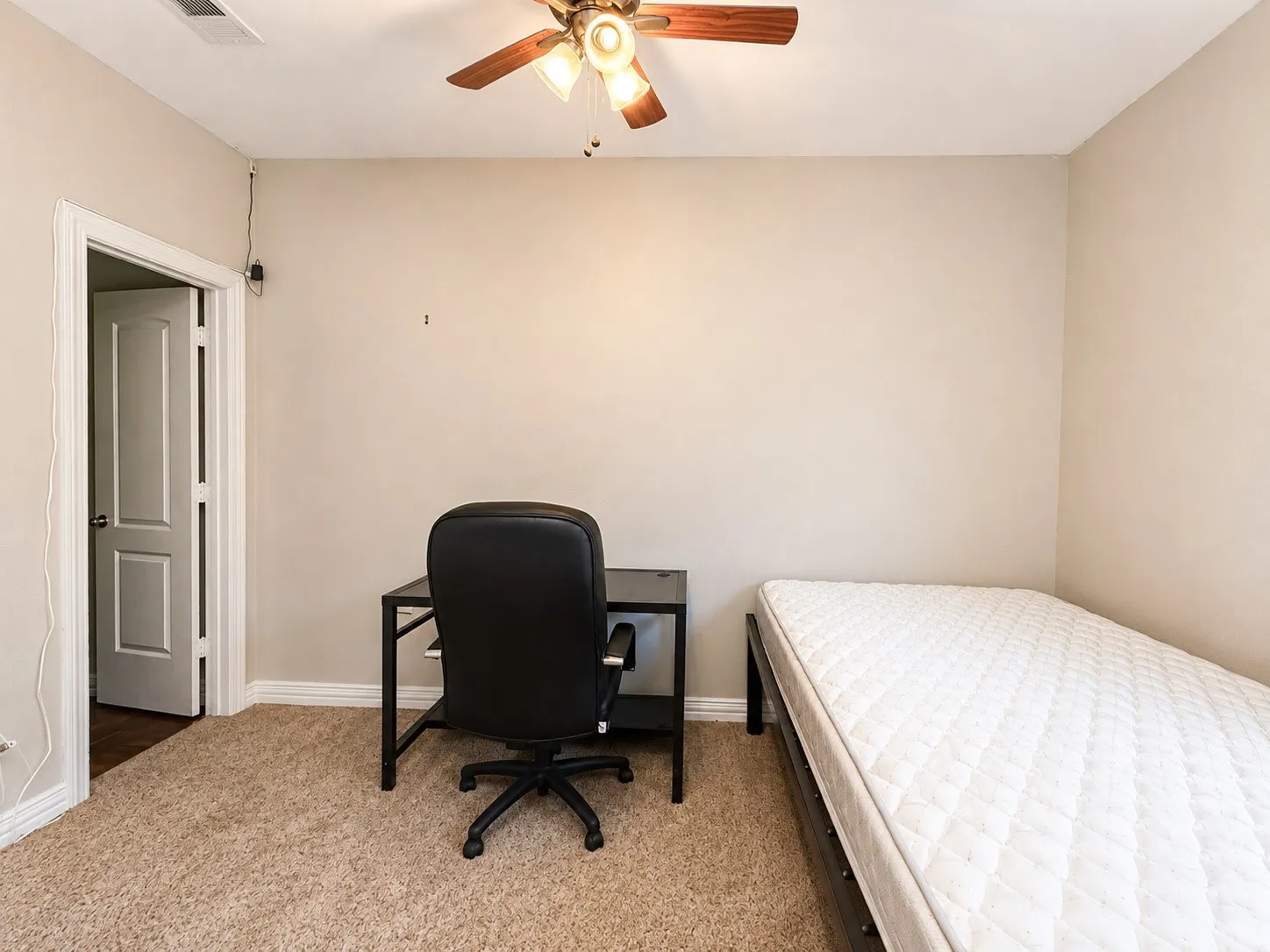 Condominium For Sale in Mc Lennan County , 2410 S 2nd Street 1374, Waco, Texas 76706, 4 Bedroom, 5 Bathroom, Garage spaces, 1,495 Sqft, built in 2013, mls#21372455, Real Estate Agent in Waco, Homes For Sale in Mc Lennan county, Homes For Sale in Waco, Realtor in Waco Texas, Real Estate Brokerage Independent Realty Texas, Luminita Cordes Realtor