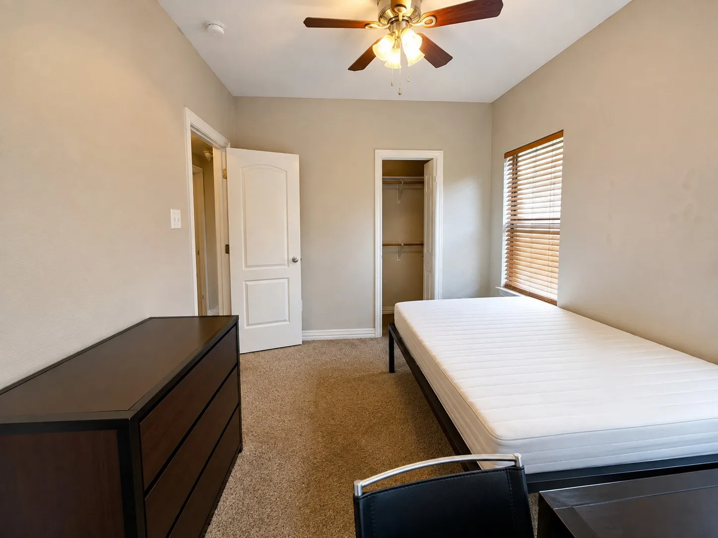 Condominium For Sale in Mc Lennan County , 2410 S 2nd Street 1374, Waco, Texas 76706, 4 Bedroom, 5 Bathroom, Garage spaces, 1,495 Sqft, built in 2013, mls#21372455, Real Estate Agent in Waco, Homes For Sale in Mc Lennan county, Homes For Sale in Waco, Realtor in Waco Texas, Real Estate Brokerage Independent Realty Texas, Luminita Cordes Realtor