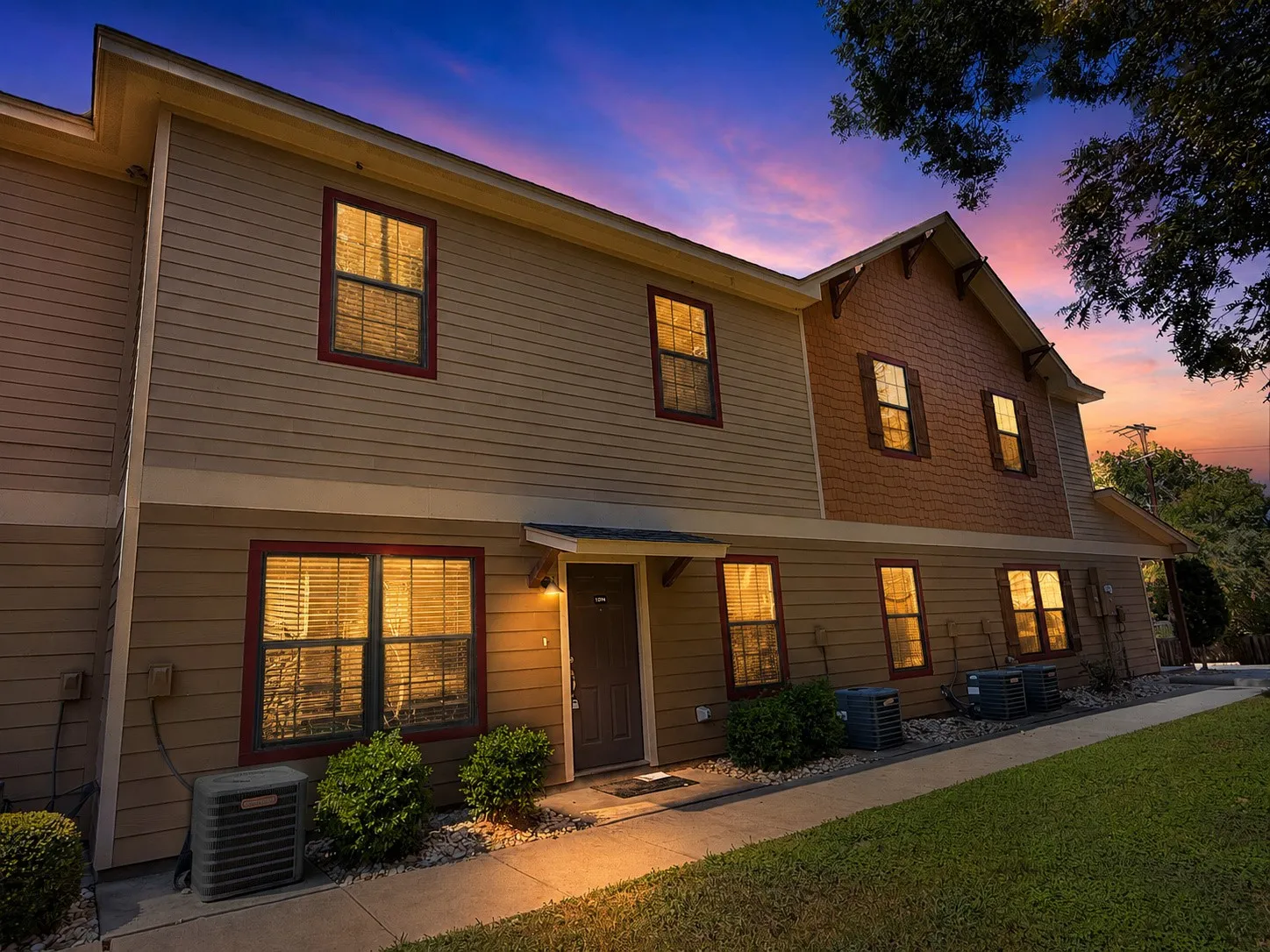 Condominium For Sale in Mc Lennan County , 2410 S 2nd Street 1374, Waco, Texas 76706, 4 Bedroom, 5 Bathroom, Garage spaces, 1,495 Sqft, built in 2013, mls#21372455, Real Estate Agent in Waco, Homes For Sale in Mc Lennan county, Homes For Sale in Waco, Realtor in Waco Texas, Real Estate Brokerage Independent Realty Texas, Luminita Cordes Realtor