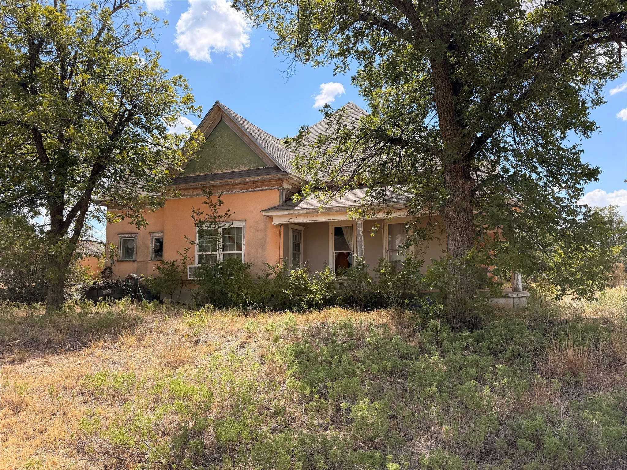 Single Family Residence For Sale in Haskell County , 601 Main Street, Rochester, Texas 79544, 4 Bedroom, 1 Bathroom, Garage spaces, 2,116 Sqft, built in 1910, mls#21363346, Real Estate Agent in Rochester, Homes For Sale in Haskell county, Homes For Sale in Rochester, Realtor in Rochester Texas, Real Estate Brokerage Independent Realty Texas, Luminita Cordes Realtor