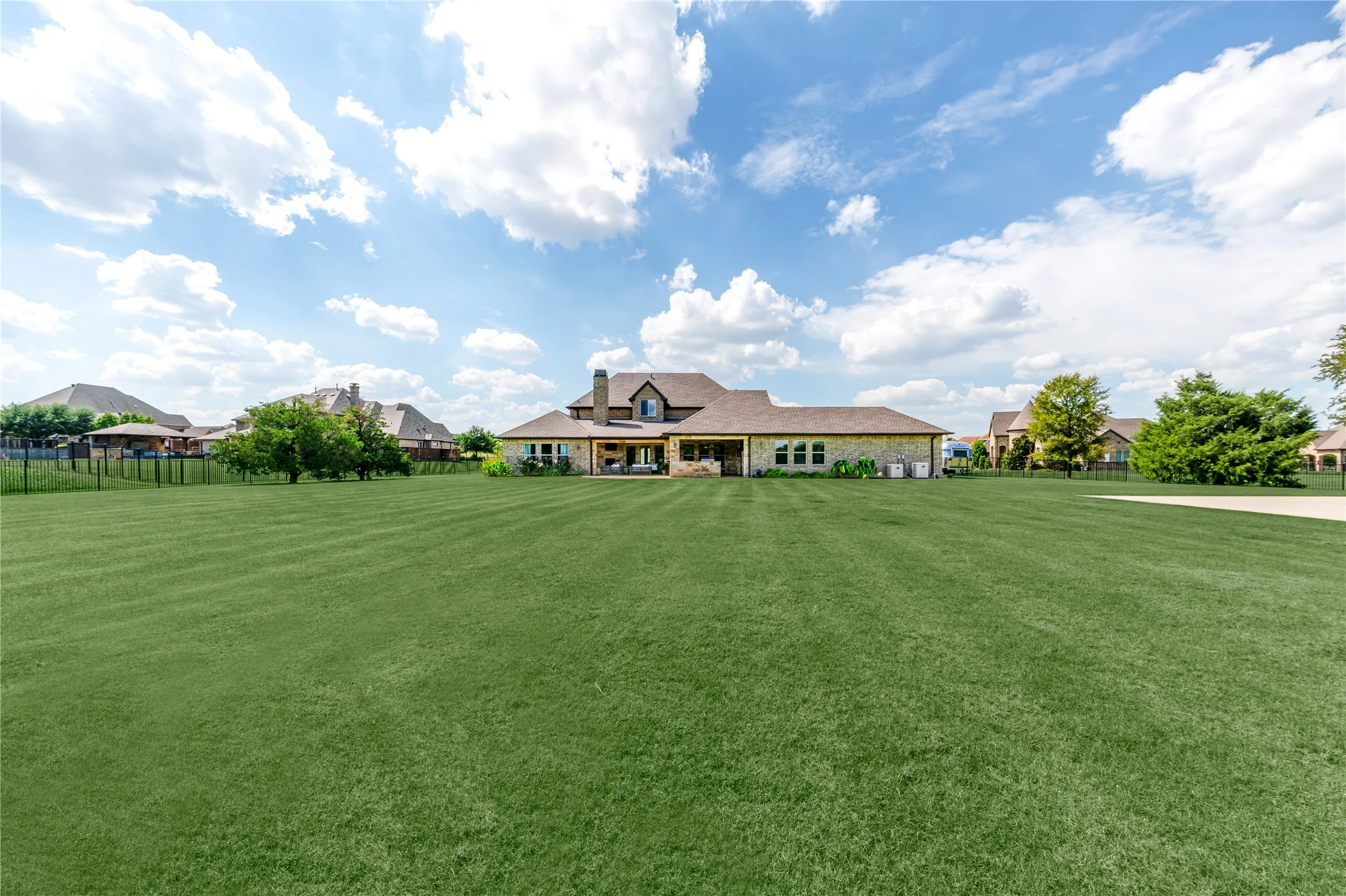 Single Family Residence For Sale in Dallas County , 218 Tanner Creek Circle, Sunnyvale, Texas 75182, 5 Bedroom, 6 Bathroom, 5 Garage spaces, 5,921 Sqft, built in 2014, mls#21374774, Real Estate Agent in Sunnyvale, Homes For Sale in Dallas county, Homes For Sale in Sunnyvale, Realtor in Sunnyvale Texas, Real Estate Brokerage Independent Realty Texas, Luminita Cordes Realtor