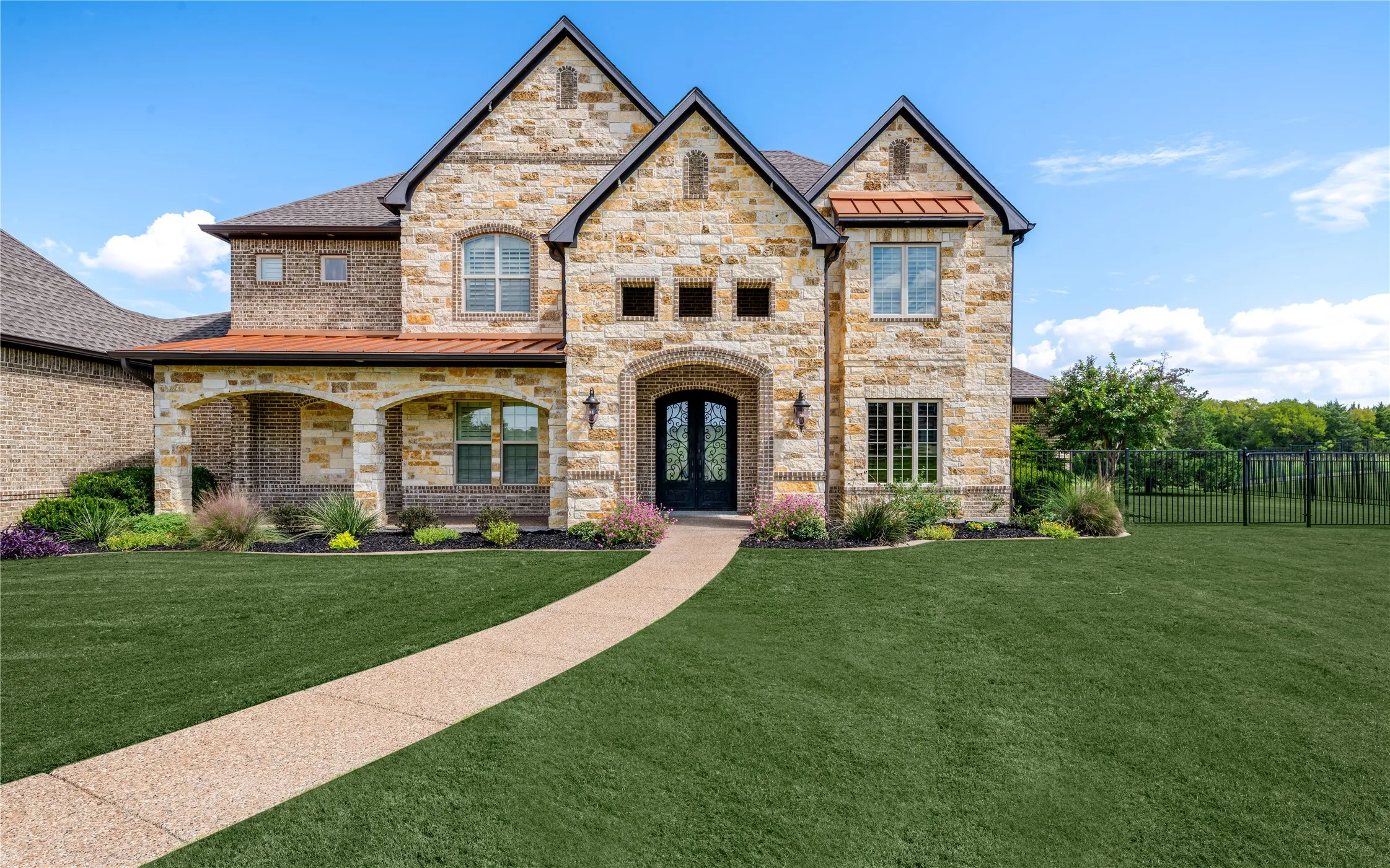 Single Family Residence For Sale in Dallas County , 218 Tanner Creek Circle, Sunnyvale, Texas 75182, 5 Bedroom, 6 Bathroom, 5 Garage spaces, 5,921 Sqft, built in 2014, mls#21374774, Real Estate Agent in Sunnyvale, Homes For Sale in Dallas county, Homes For Sale in Sunnyvale, Realtor in Sunnyvale Texas, Real Estate Brokerage Independent Realty Texas, Luminita Cordes Realtor