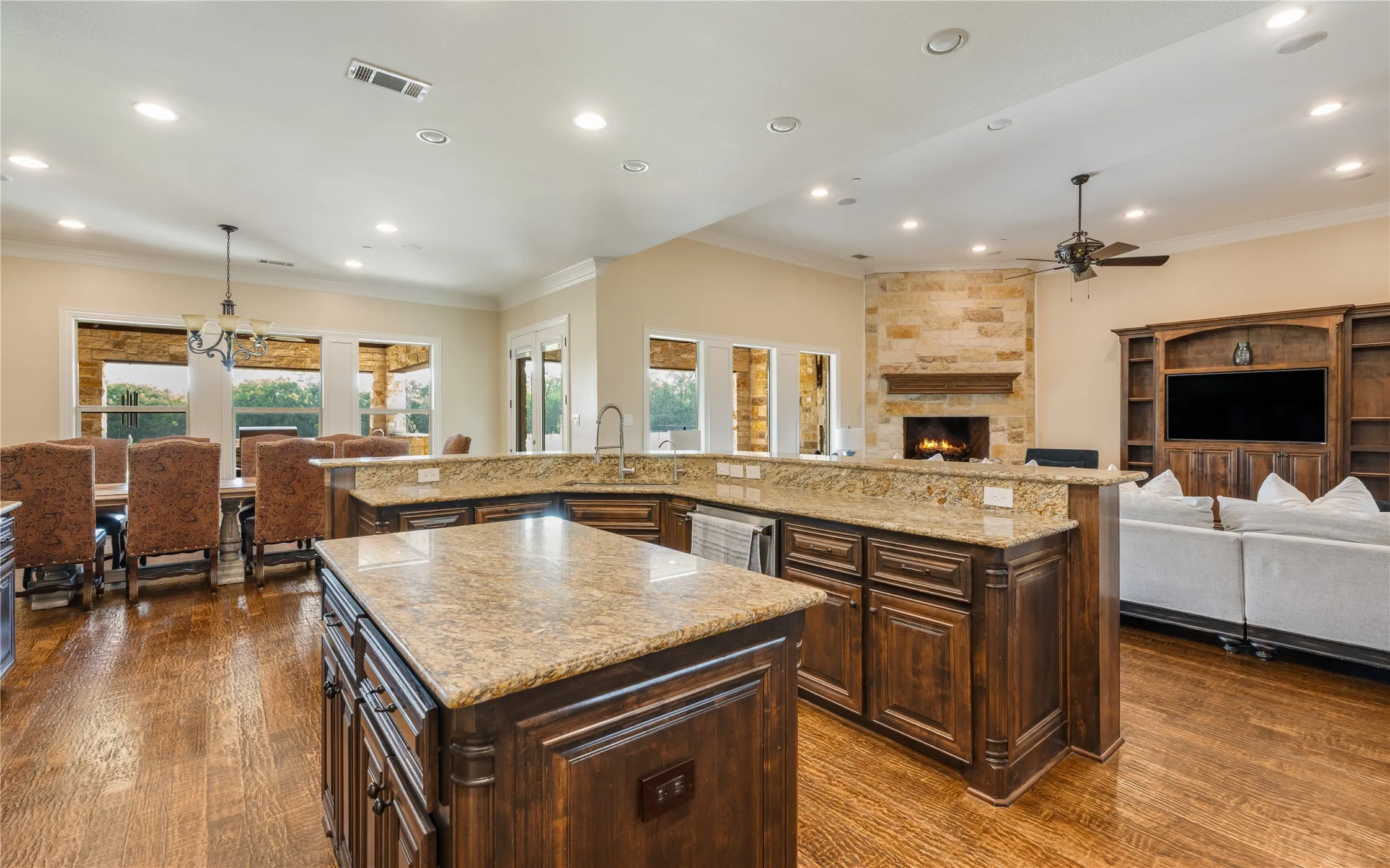 Single Family Residence For Sale in Dallas County , 218 Tanner Creek Circle, Sunnyvale, Texas 75182, 5 Bedroom, 6 Bathroom, 5 Garage spaces, 5,921 Sqft, built in 2014, mls#21374774, Real Estate Agent in Sunnyvale, Homes For Sale in Dallas county, Homes For Sale in Sunnyvale, Realtor in Sunnyvale Texas, Real Estate Brokerage Independent Realty Texas, Luminita Cordes Realtor